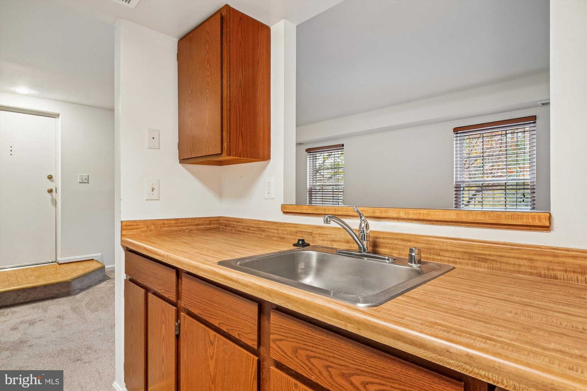 1410 Greendale CT photo 7