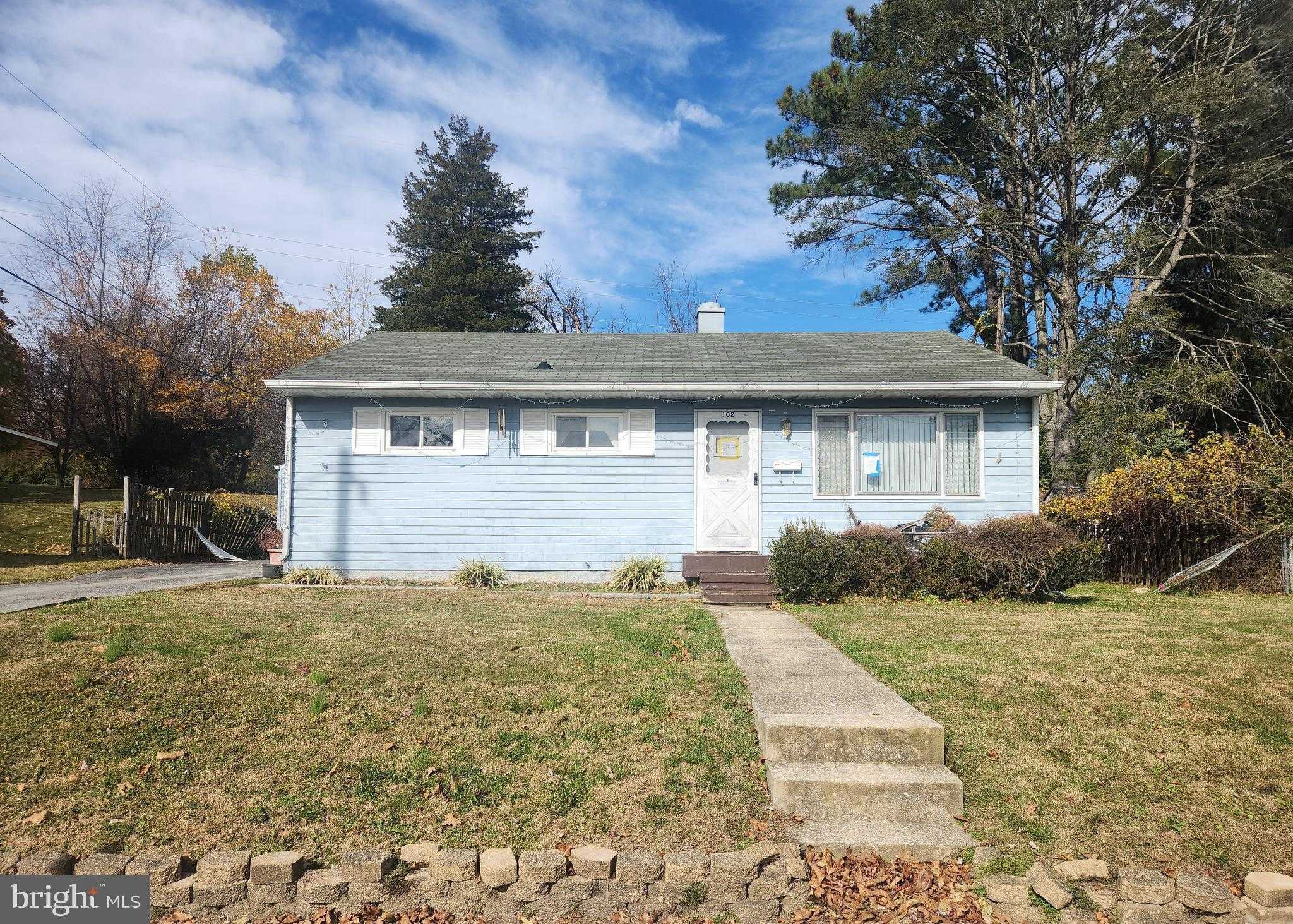 102 Cedarmere Rd photo 2