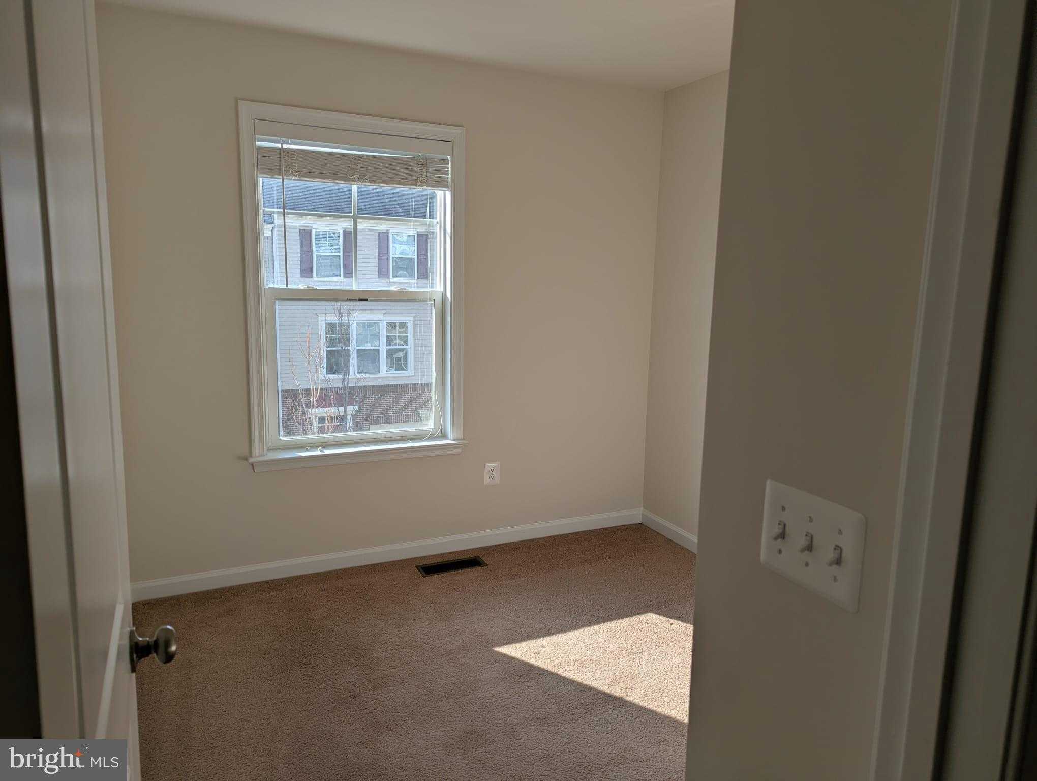 107 Hollister Ln photo 32