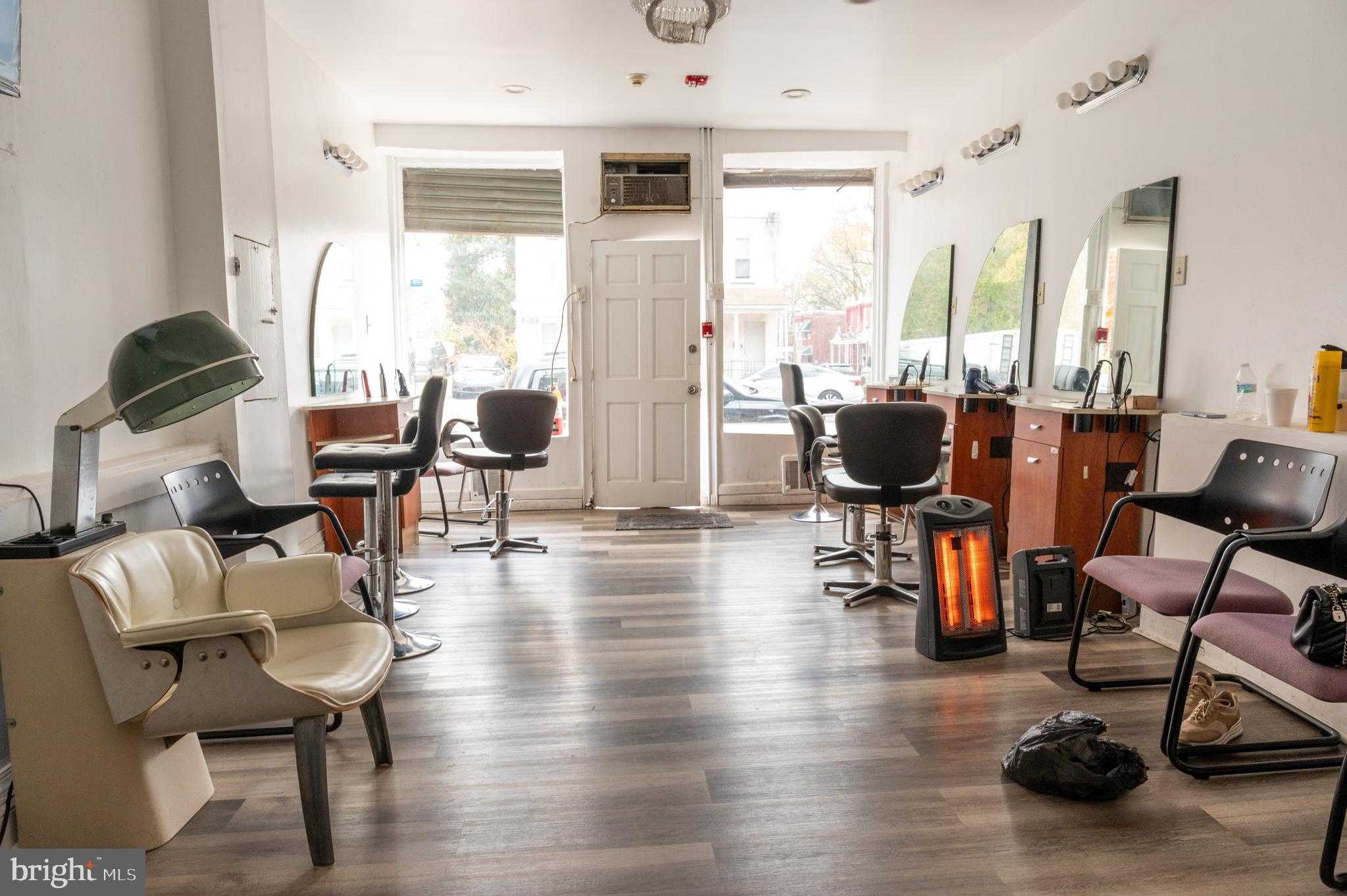 835 E Chelten Ave photo 2