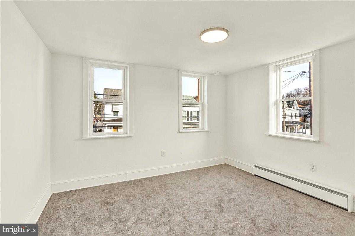 32 S Front St photo 20