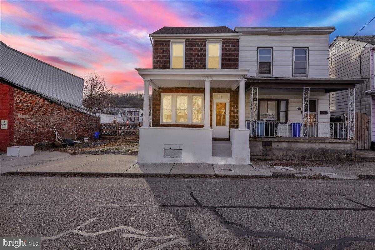 32 S Front St photo 26