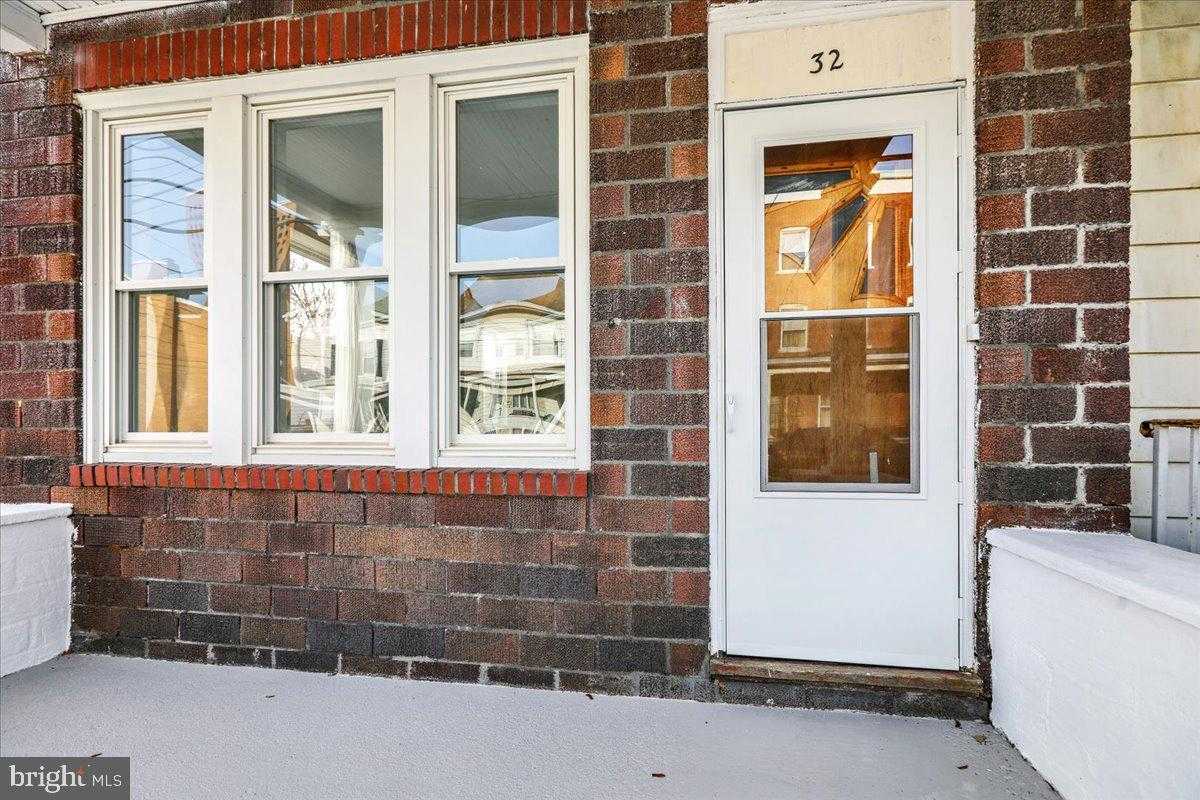 32 S Front St photo 5