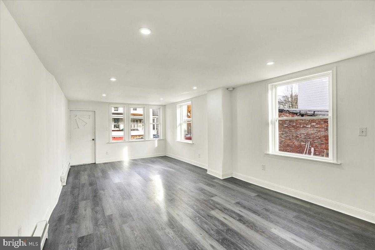 32 S Front St photo 7