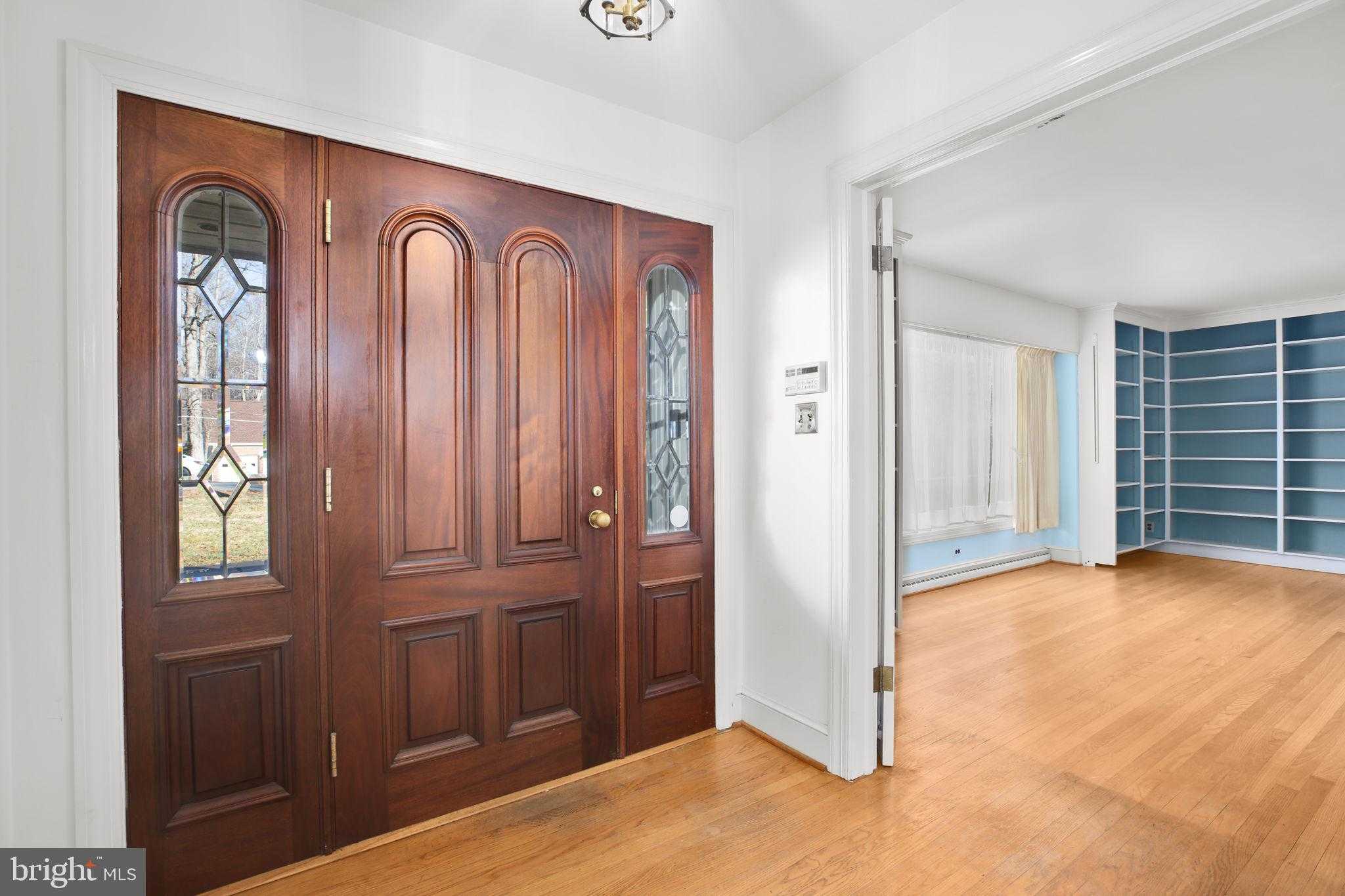 4004 Longwood Dr photo 10