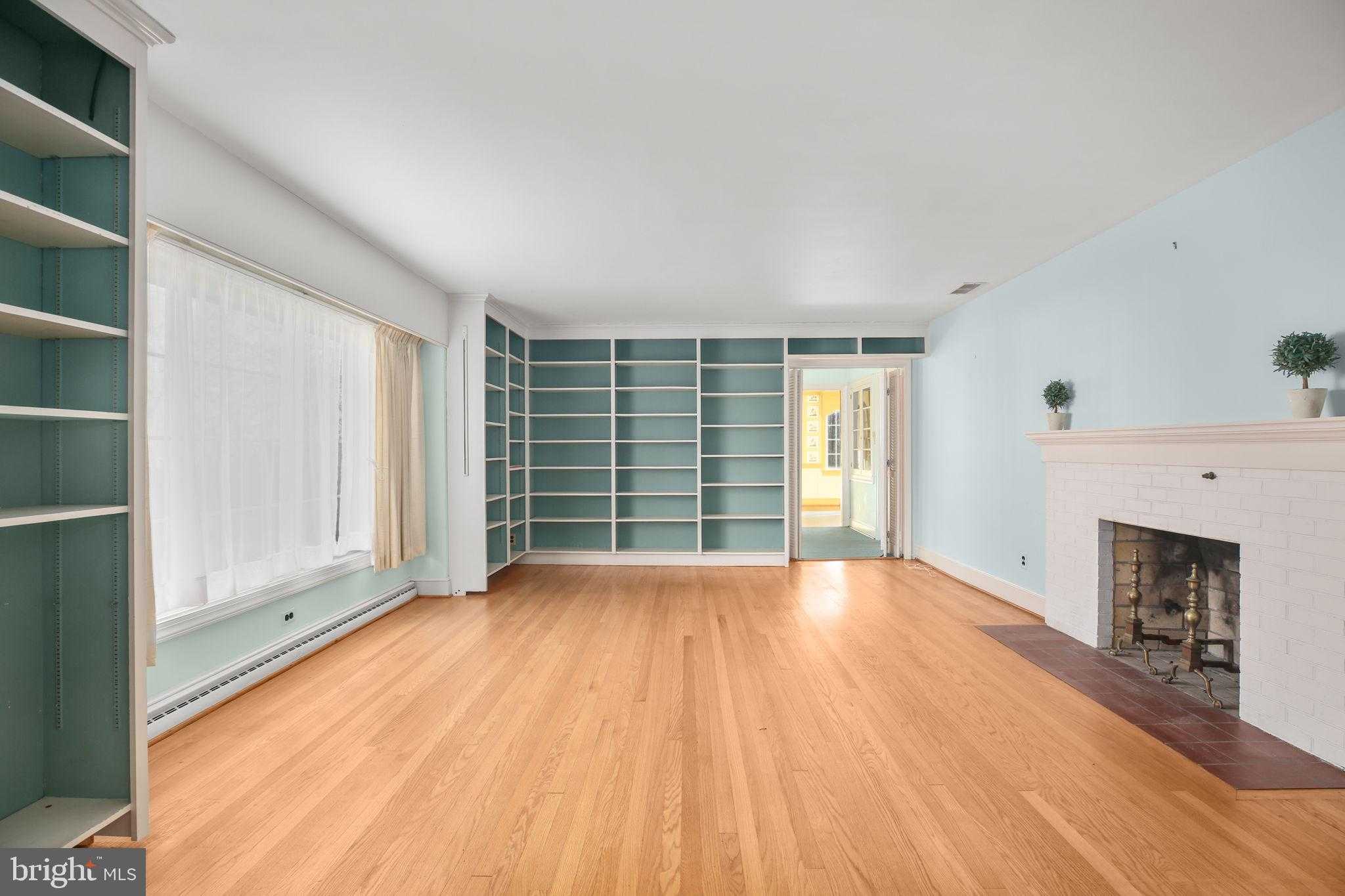 4004 Longwood Dr photo 11