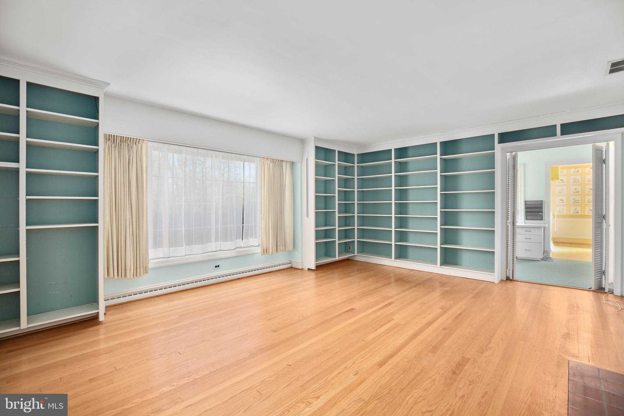 4004 Longwood Dr photo 12