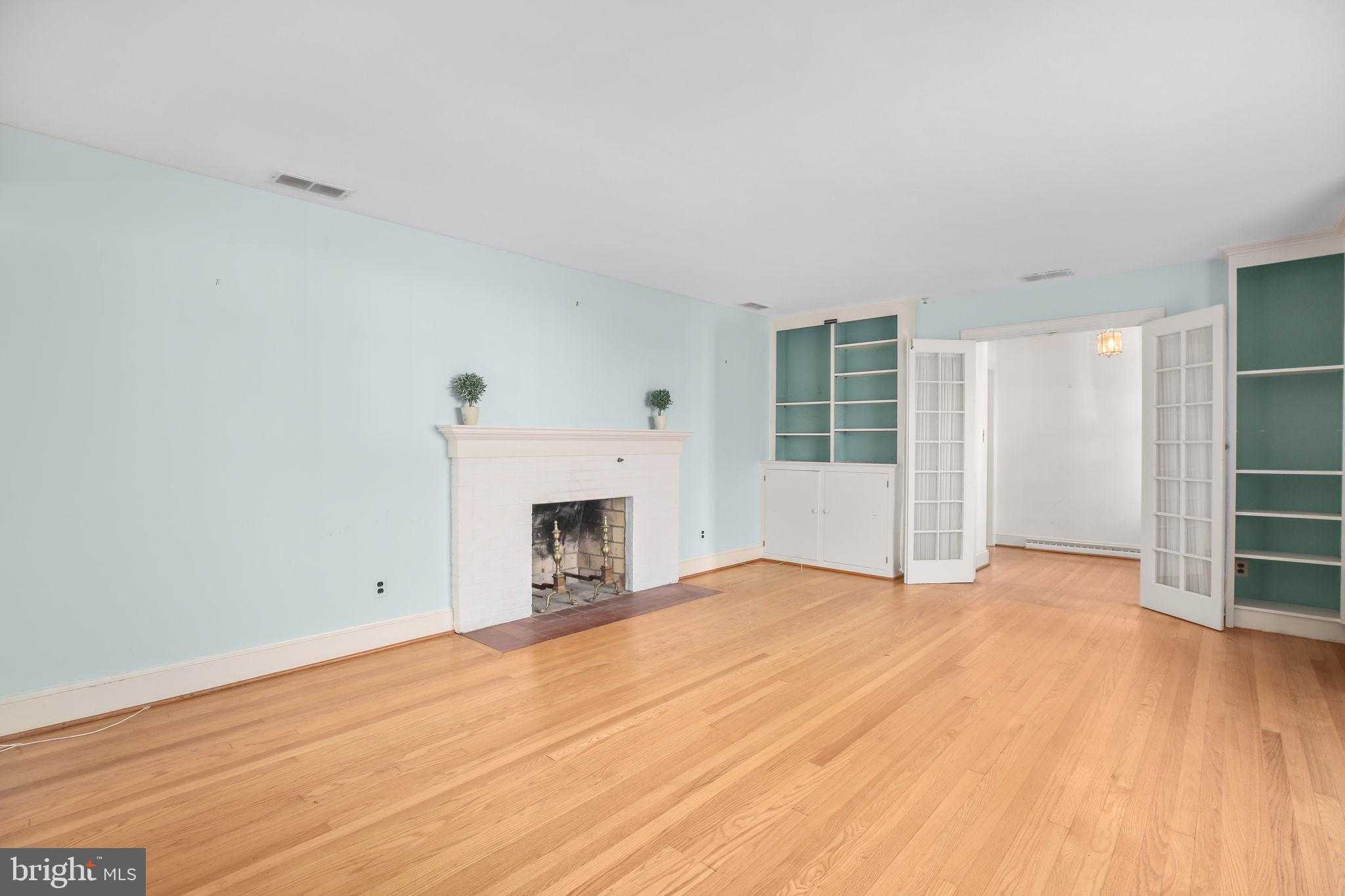 4004 Longwood Dr photo 13