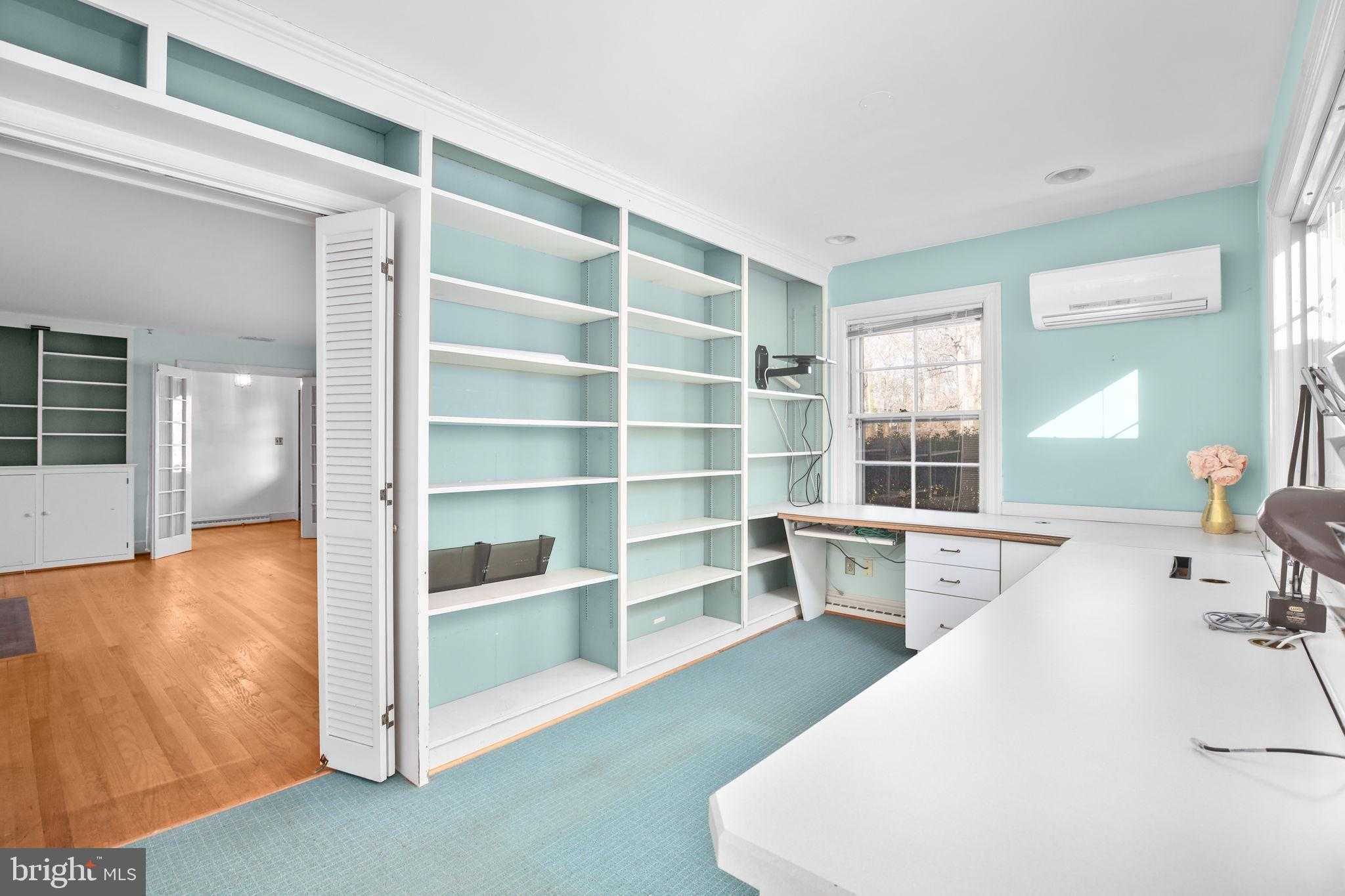 4004 Longwood Dr photo 15