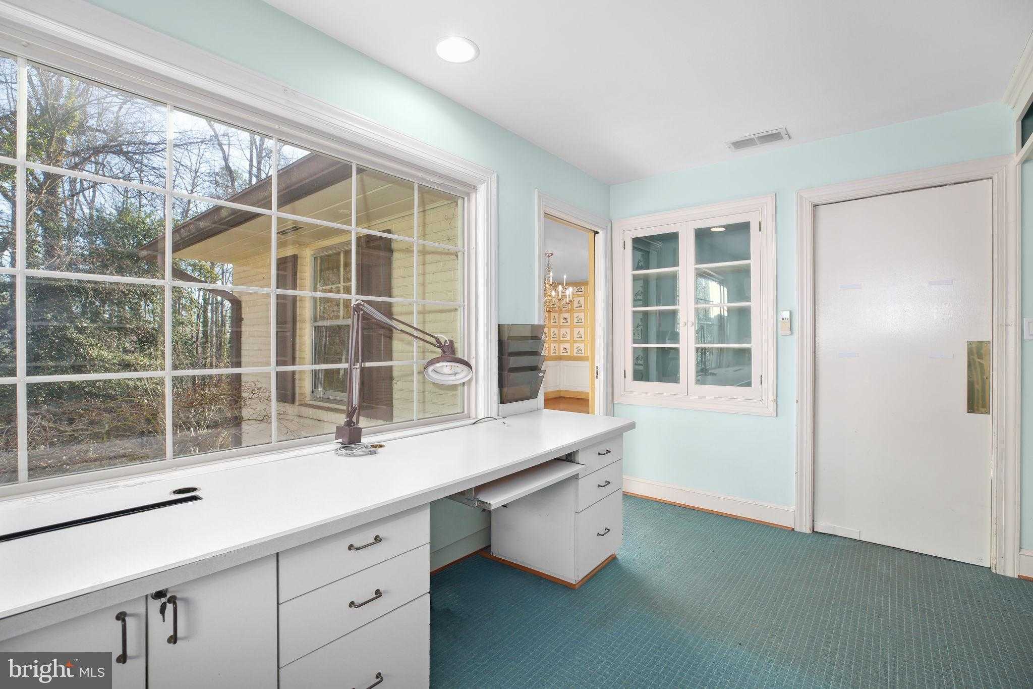 4004 Longwood Dr photo 17