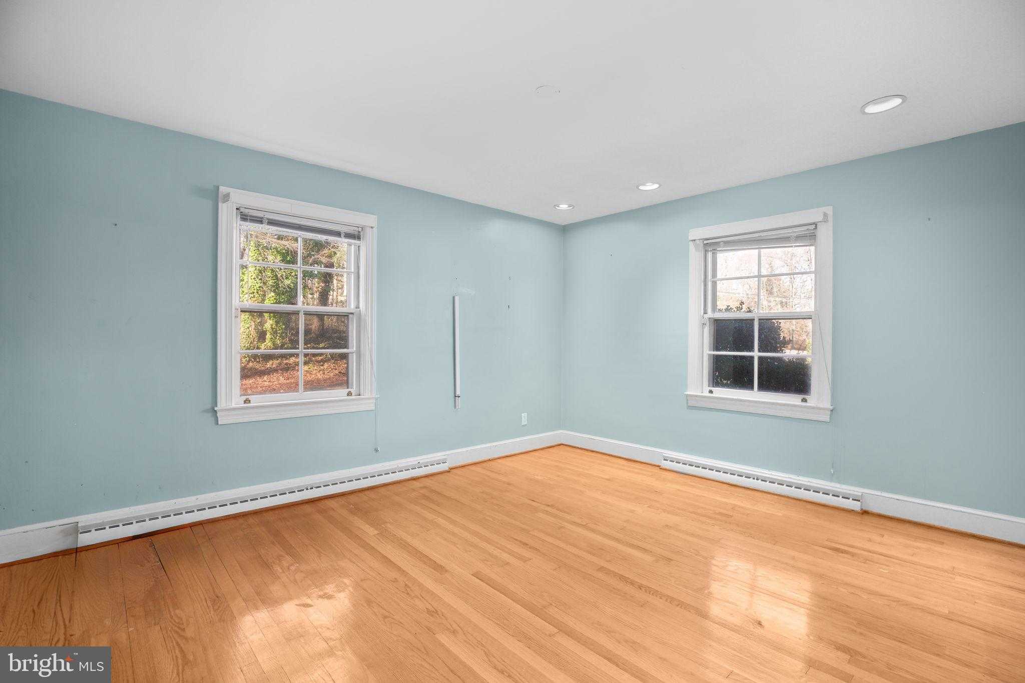 4004 Longwood Dr photo 32