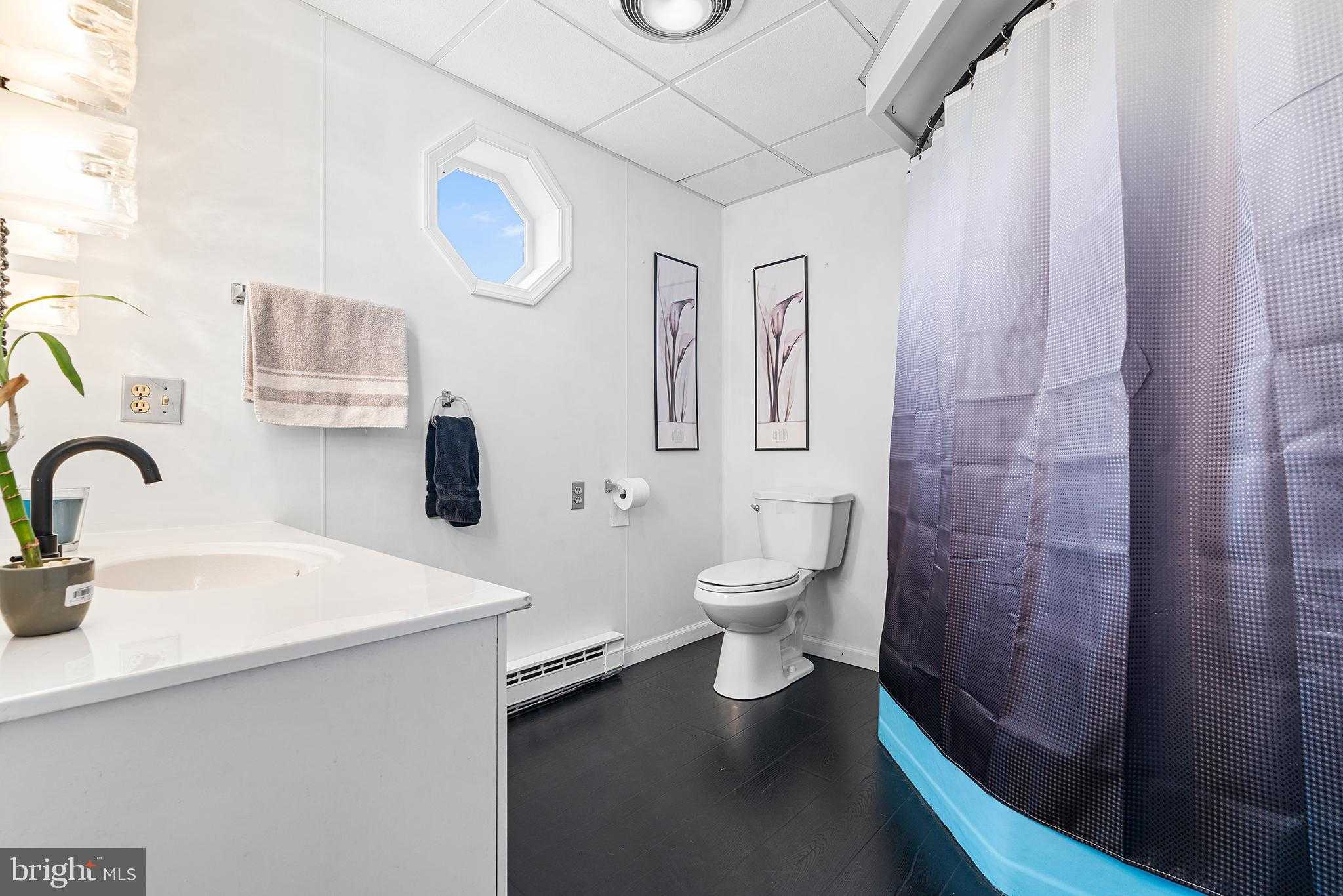 676 W Market St photo 17