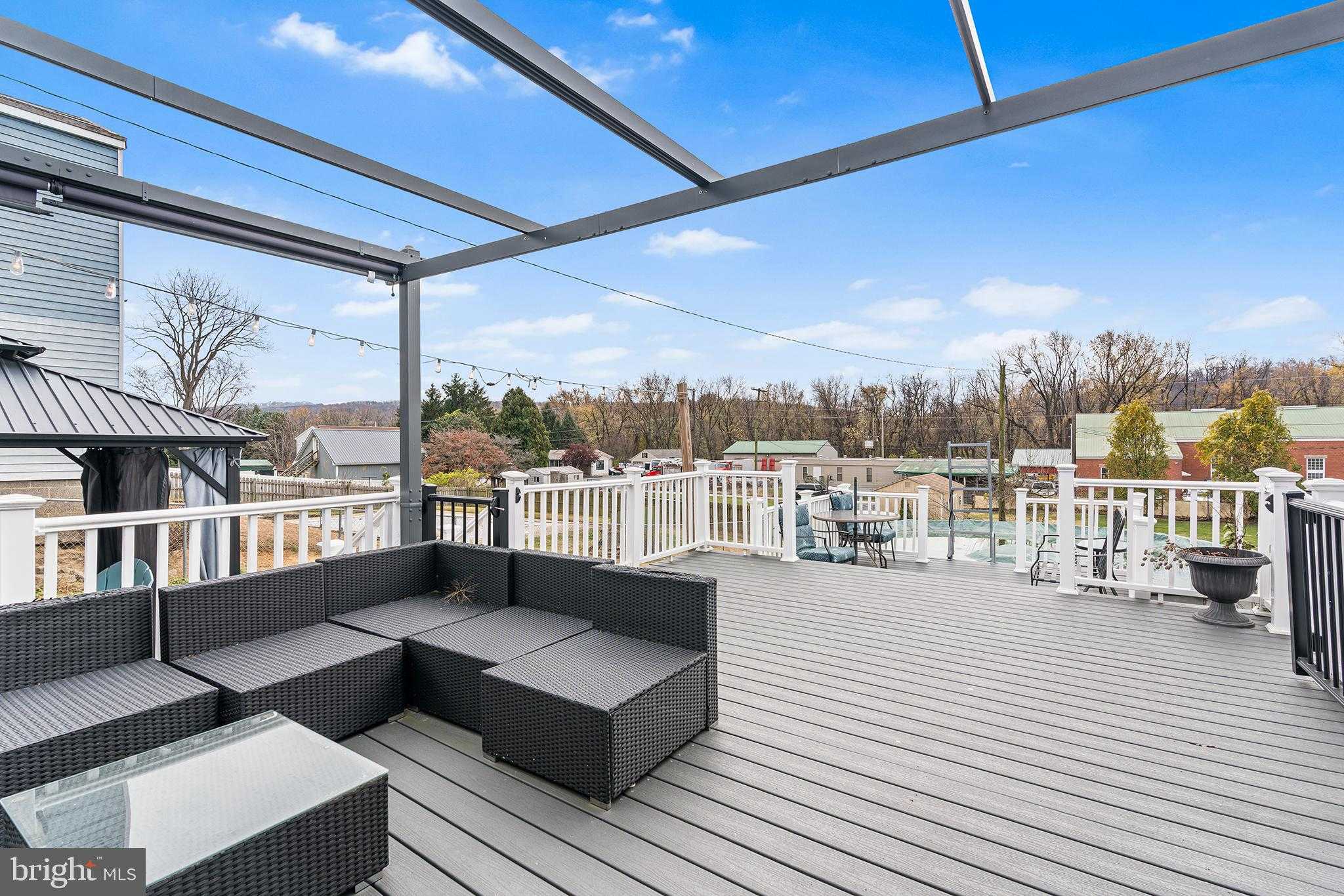 676 W Market St photo 18