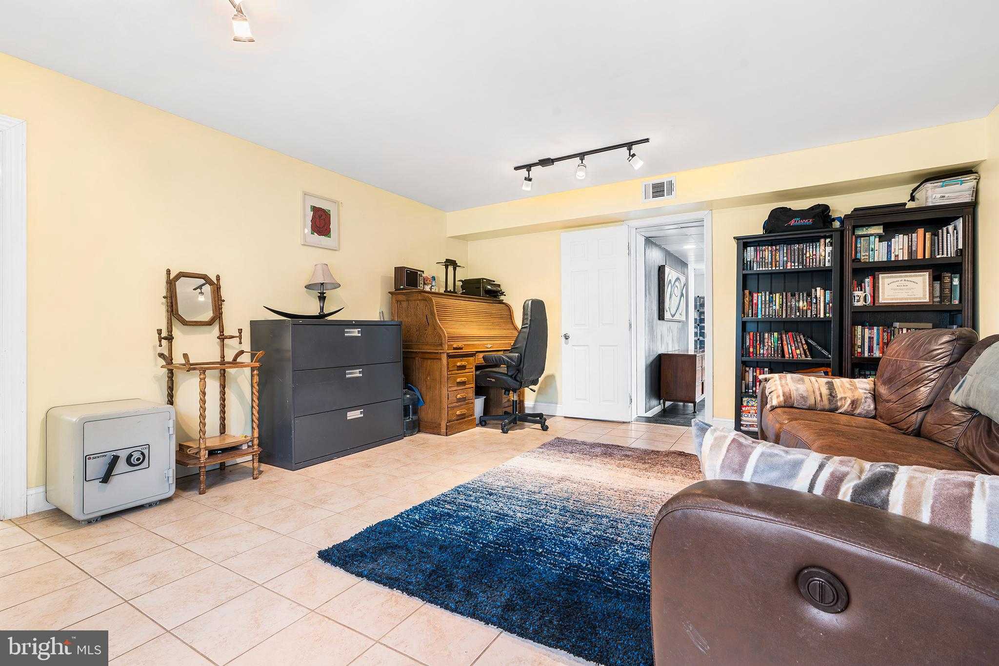 676 W Market St photo 19