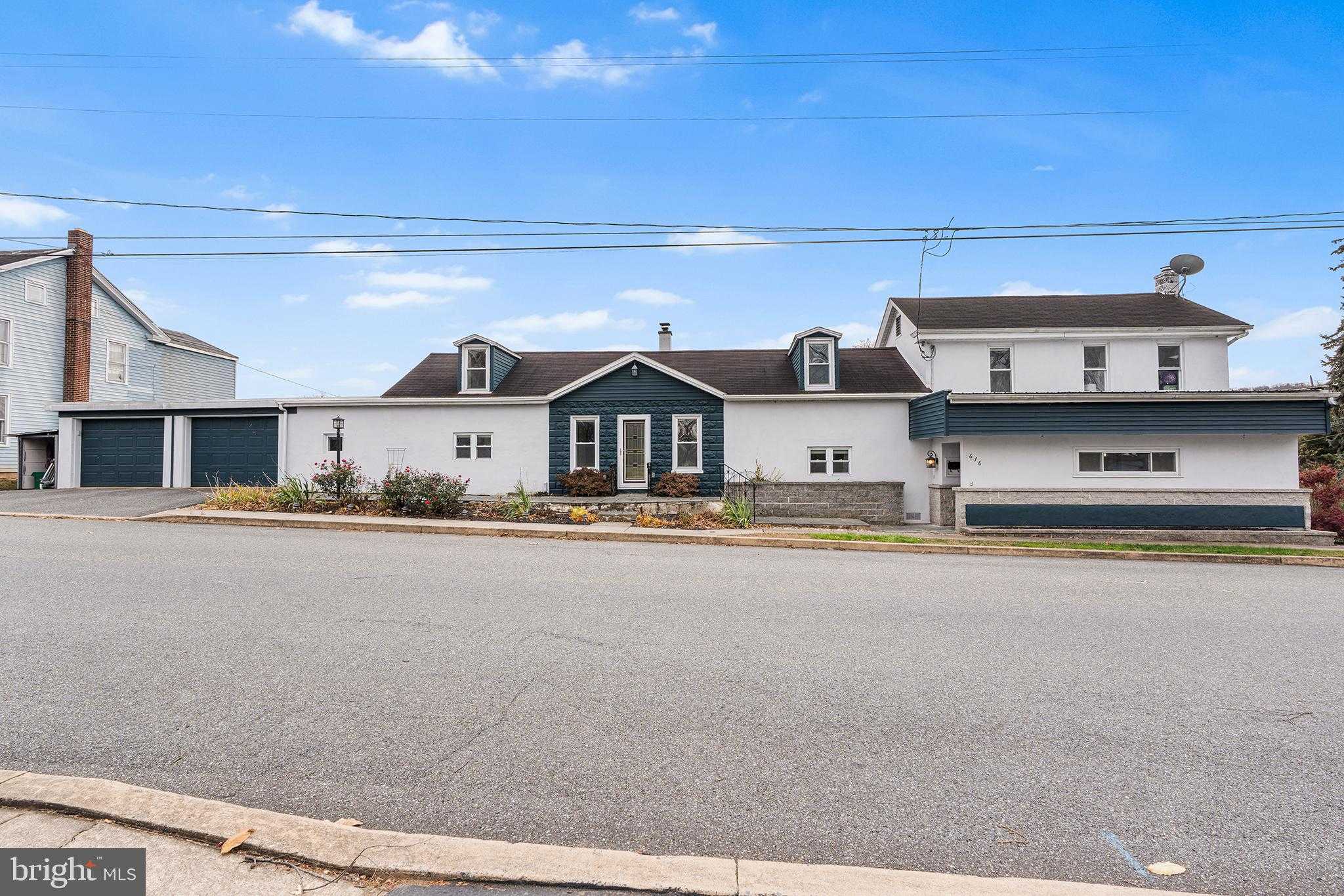 676 W Market St photo 2