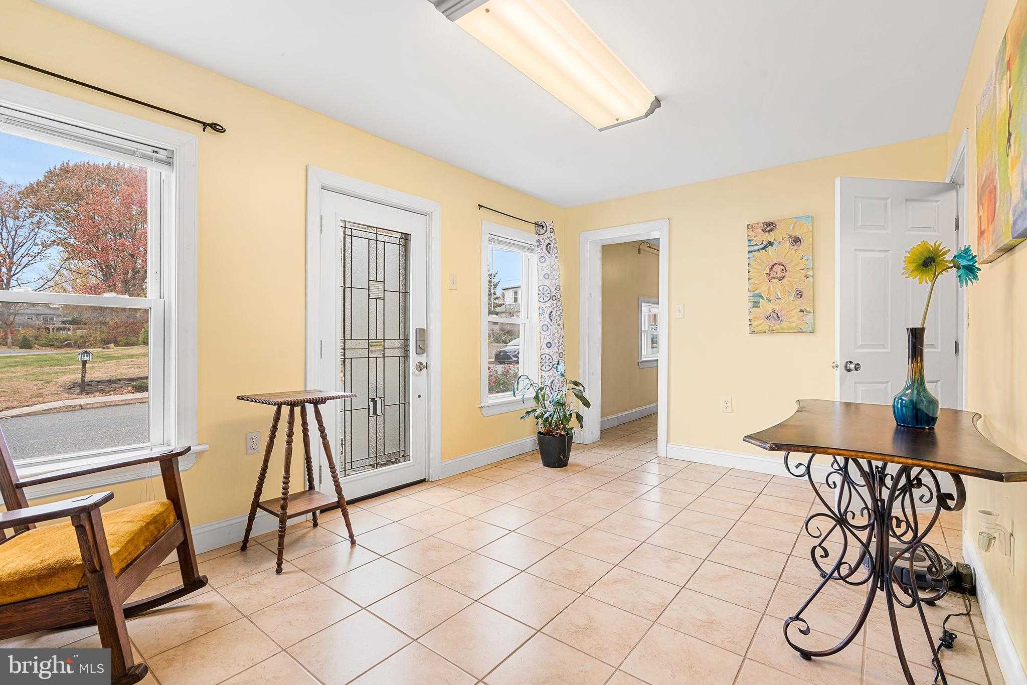 676 W Market St photo 3