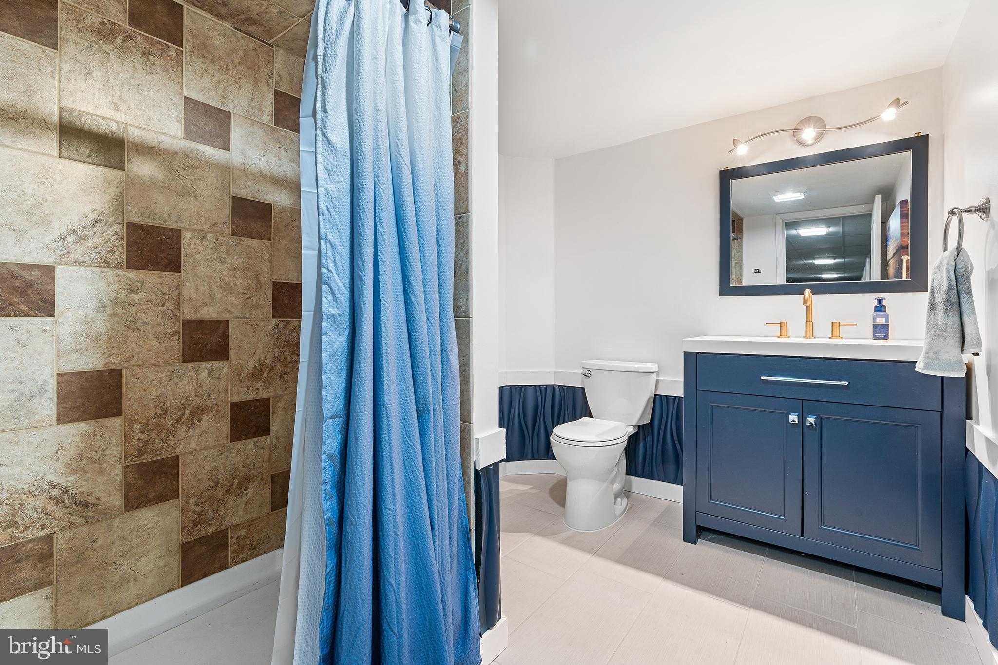 676 W Market St photo 31