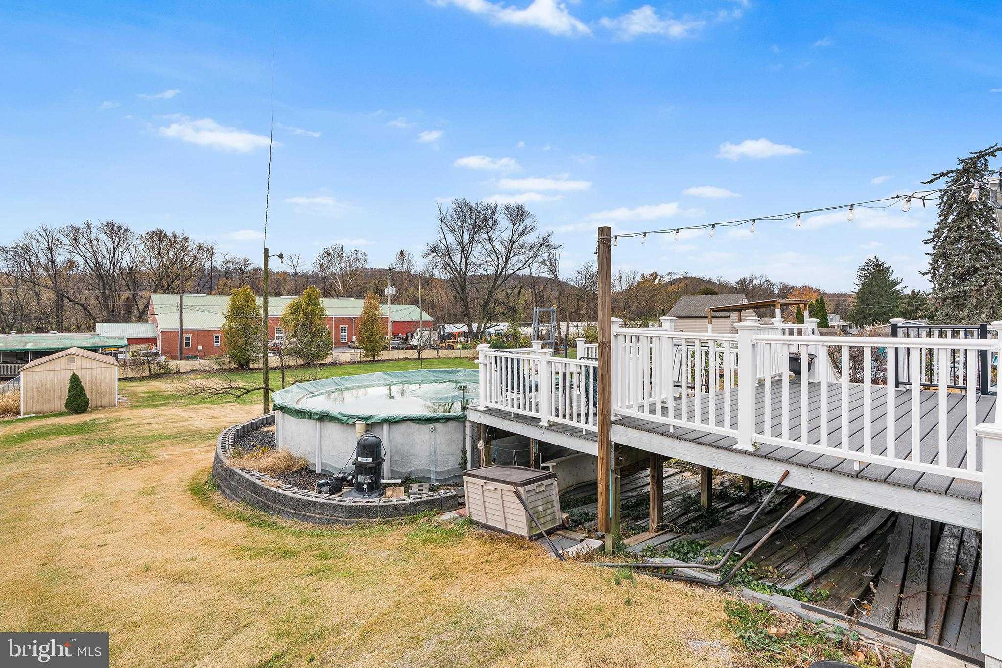 676 W Market St photo 35