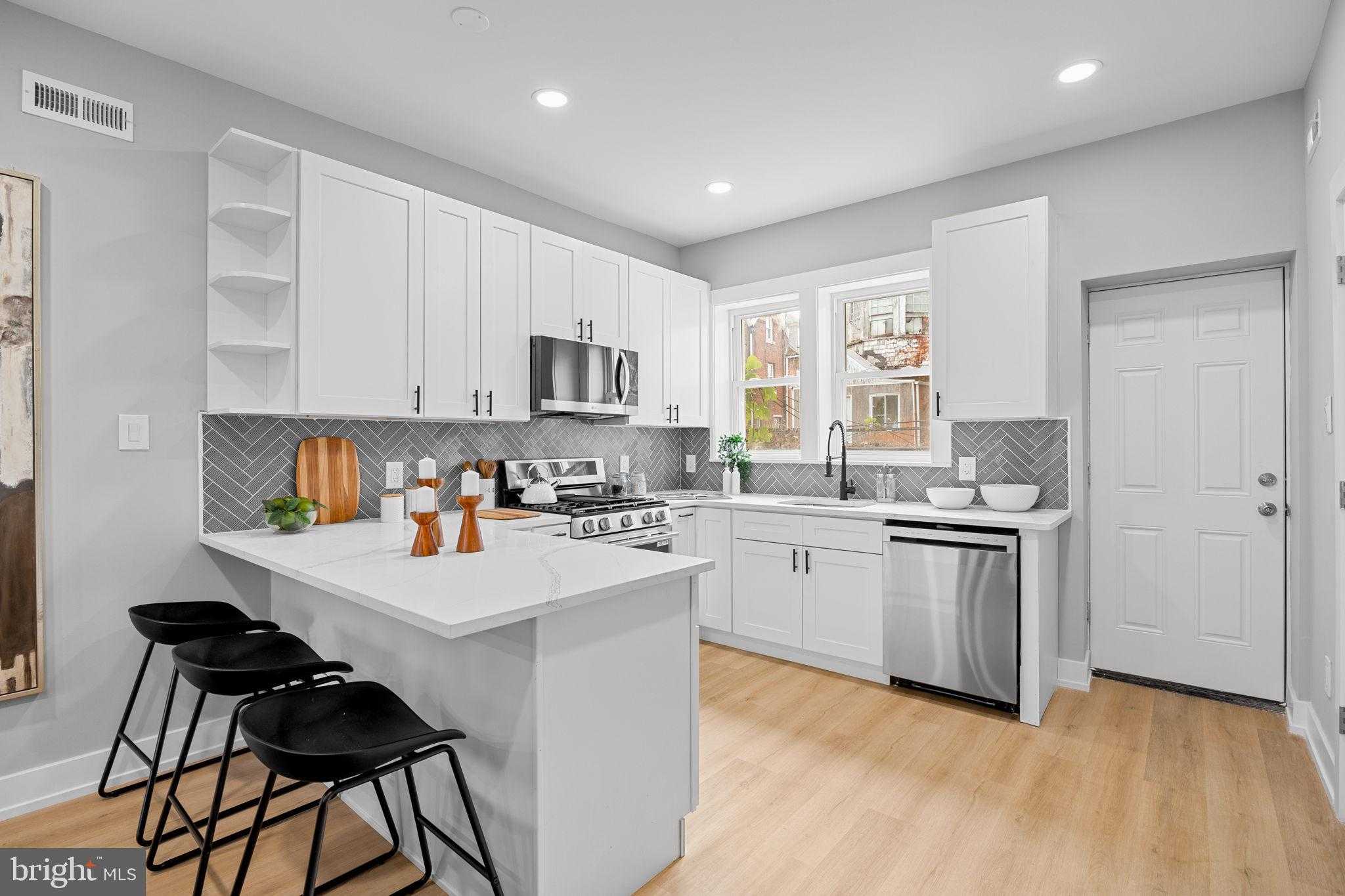 1030 S Frazier St photo 6