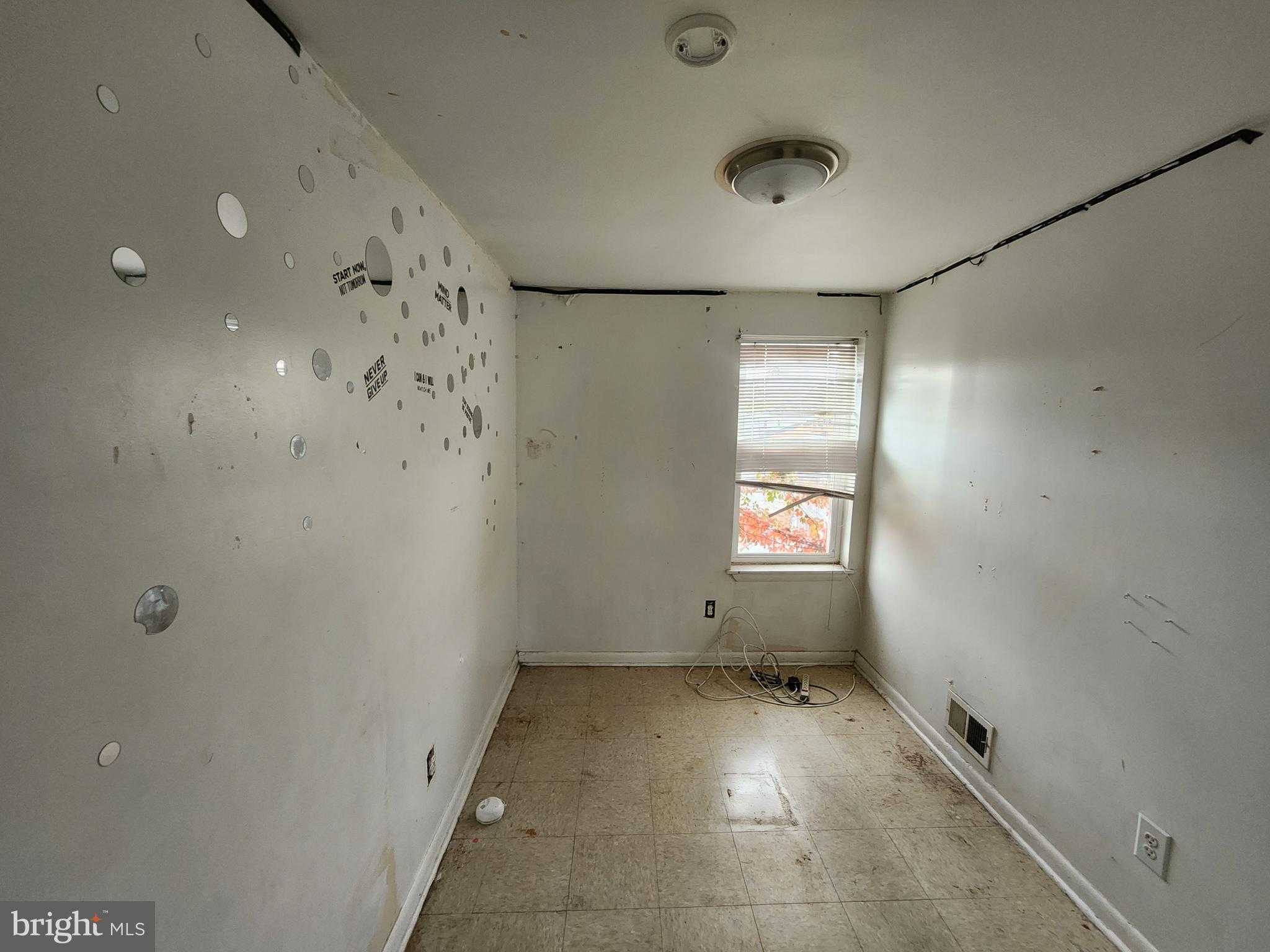 1734 N Calhoun St photo 9