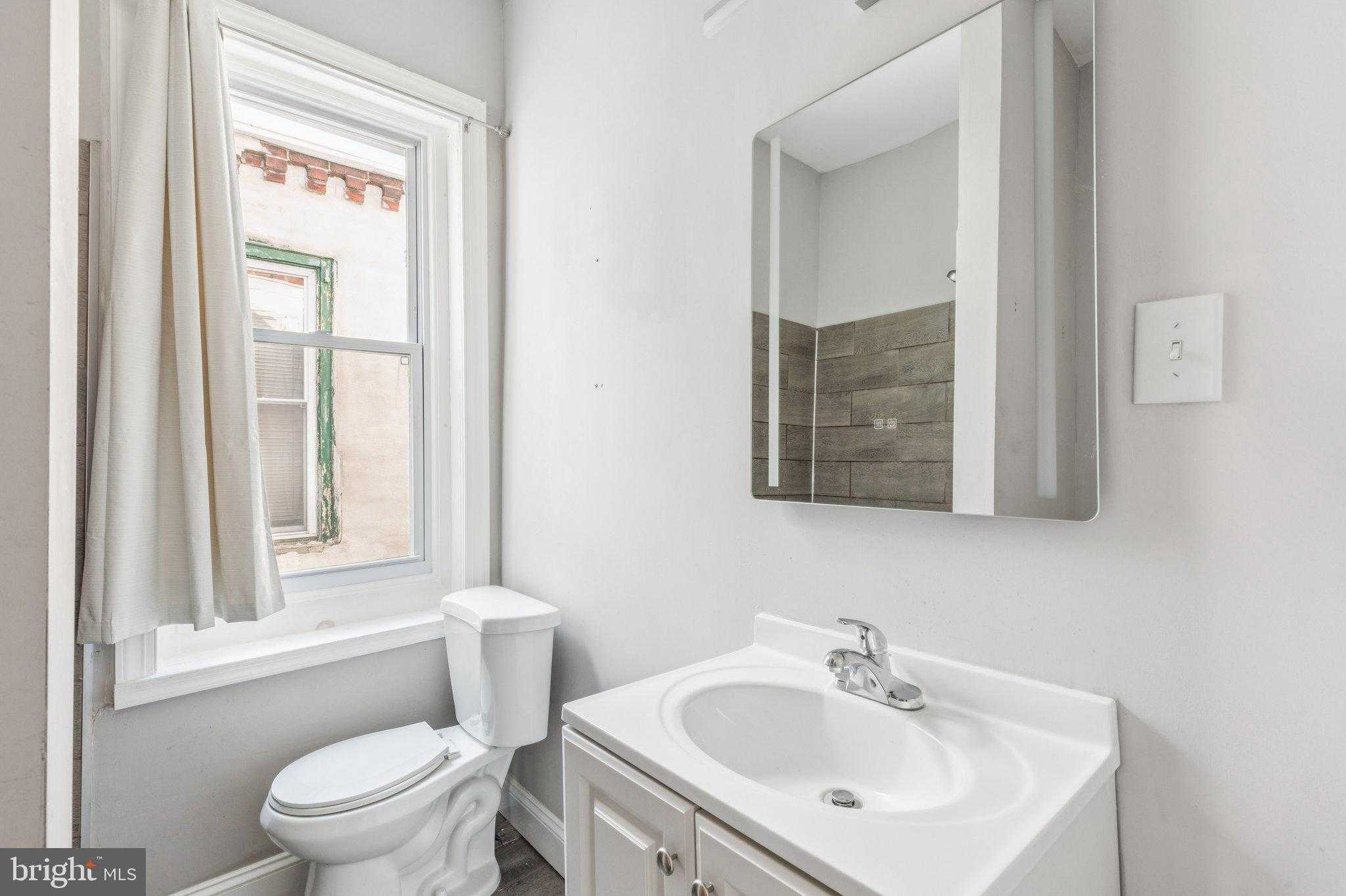 1632 N Dover St photo 16