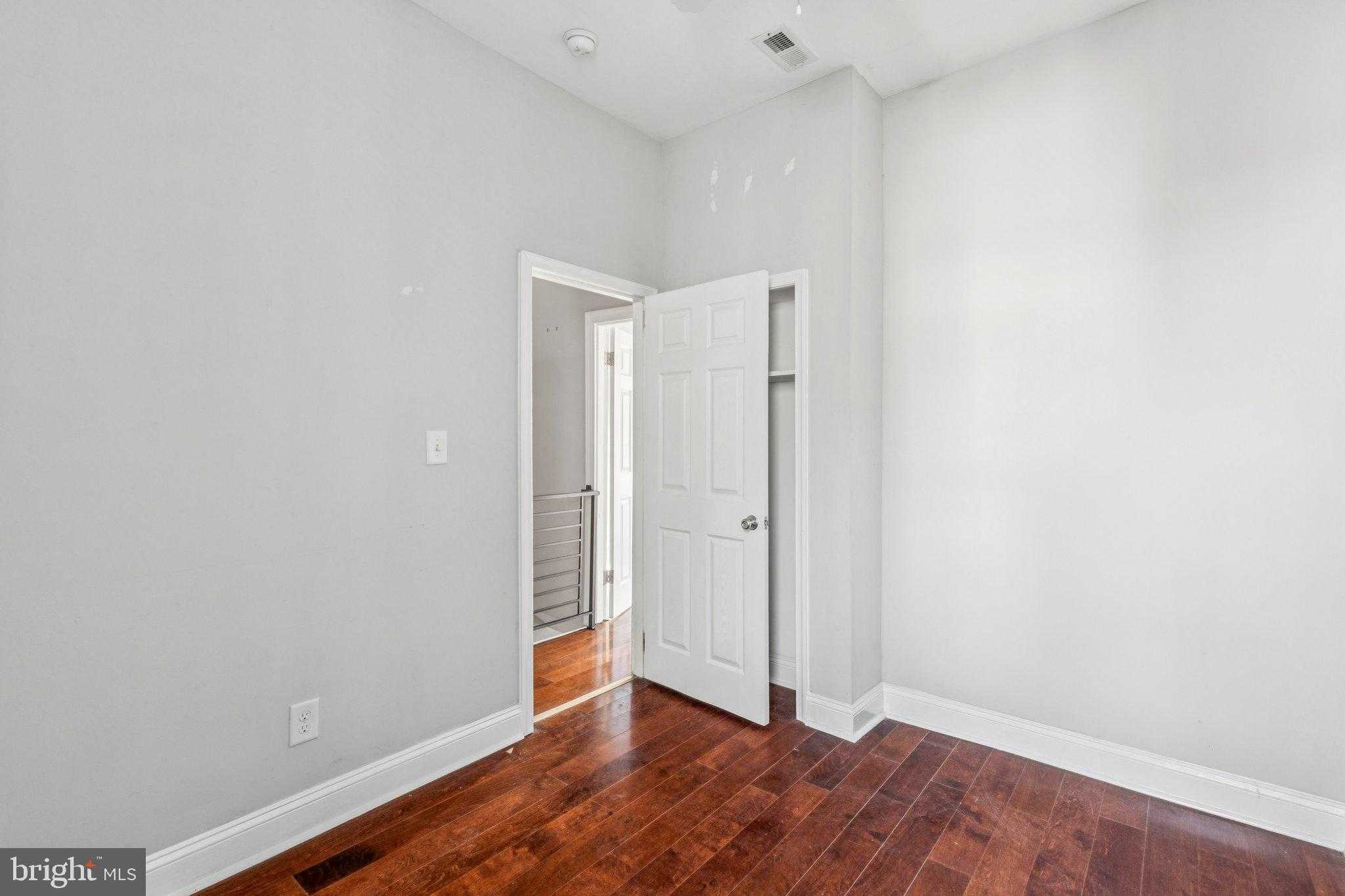 1632 N Dover St photo 8