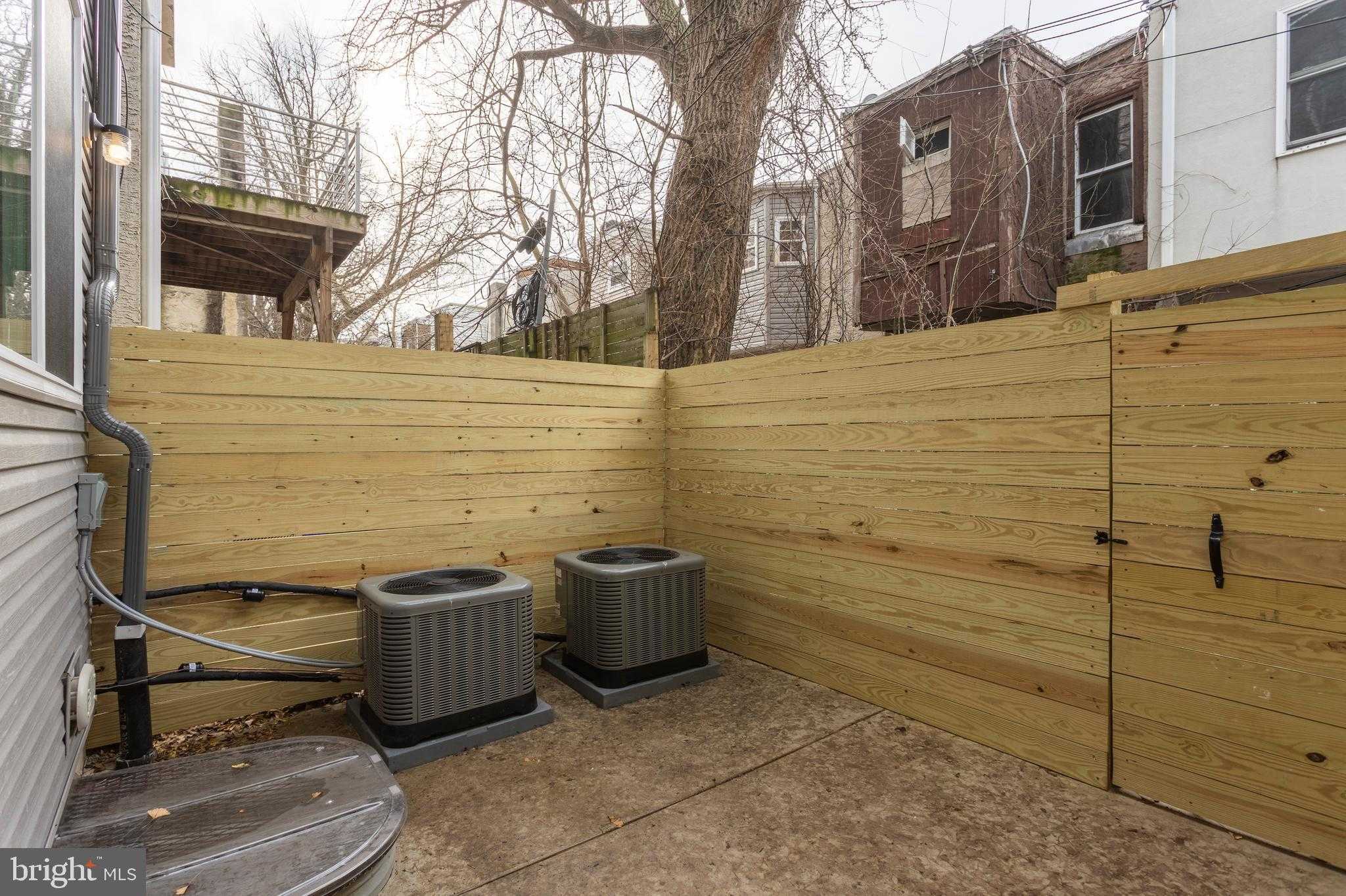 2032 N 18th St photo 2