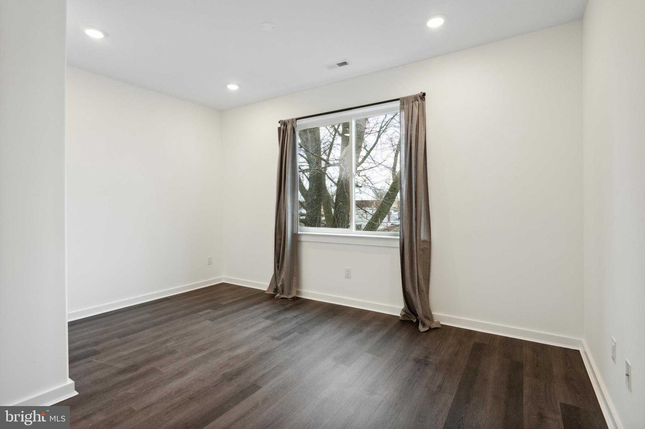 2032 N 18th St photo 24