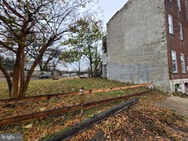 1250 N 19th St photo 2