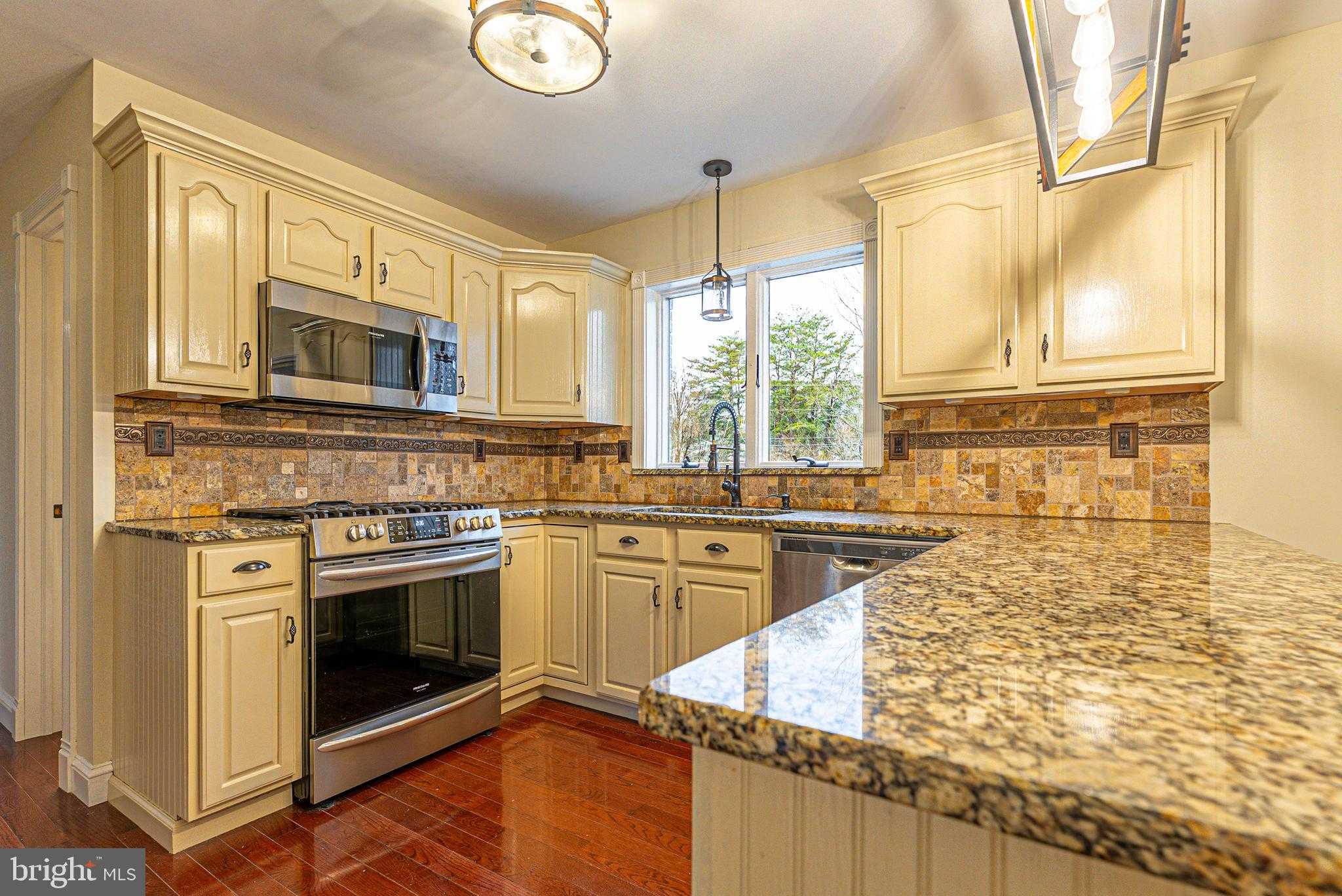 18643 Rose Hill Dr SW photo 3