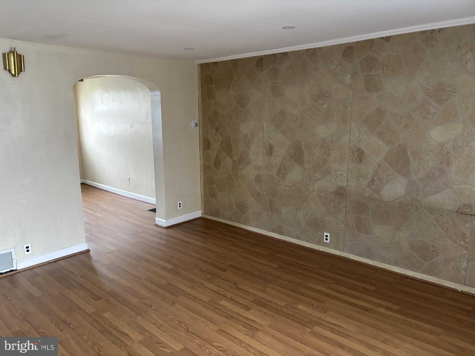 5409 Erdrick St photo 3