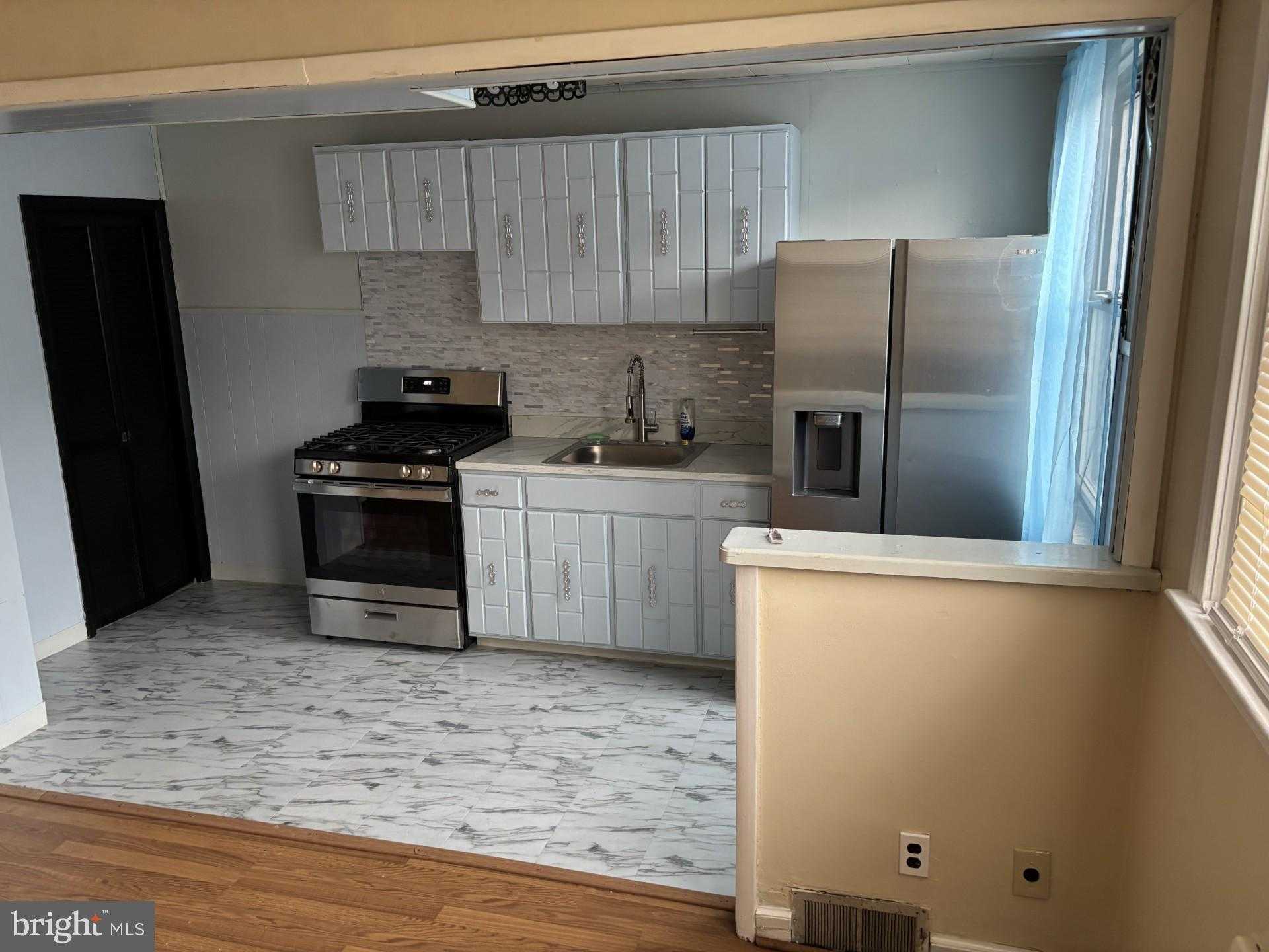 5409 Erdrick St photo 6