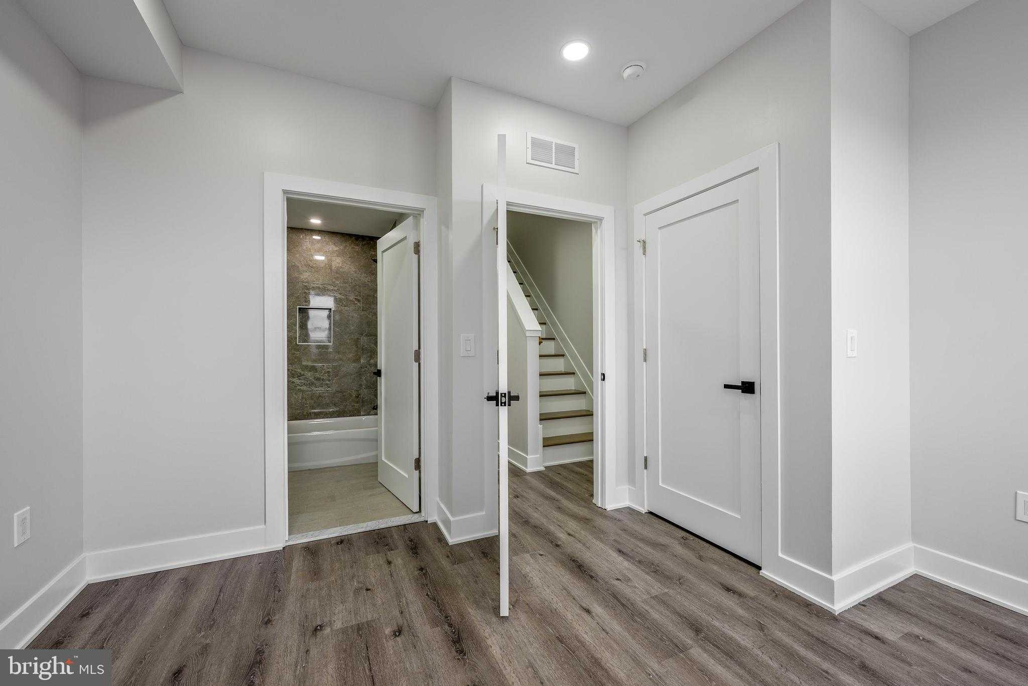 1923 Page St photo 27