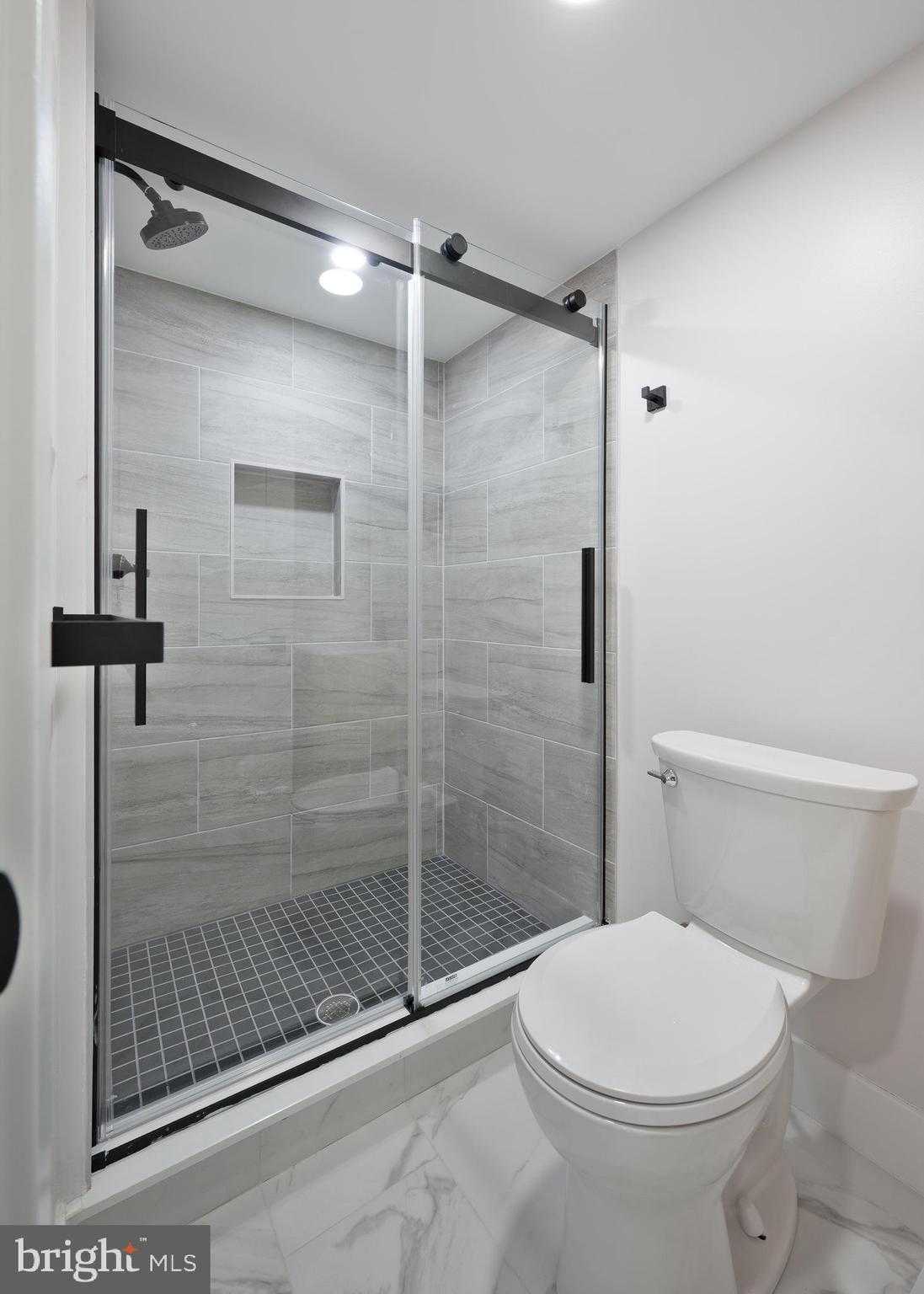 1923 Page St photo 32