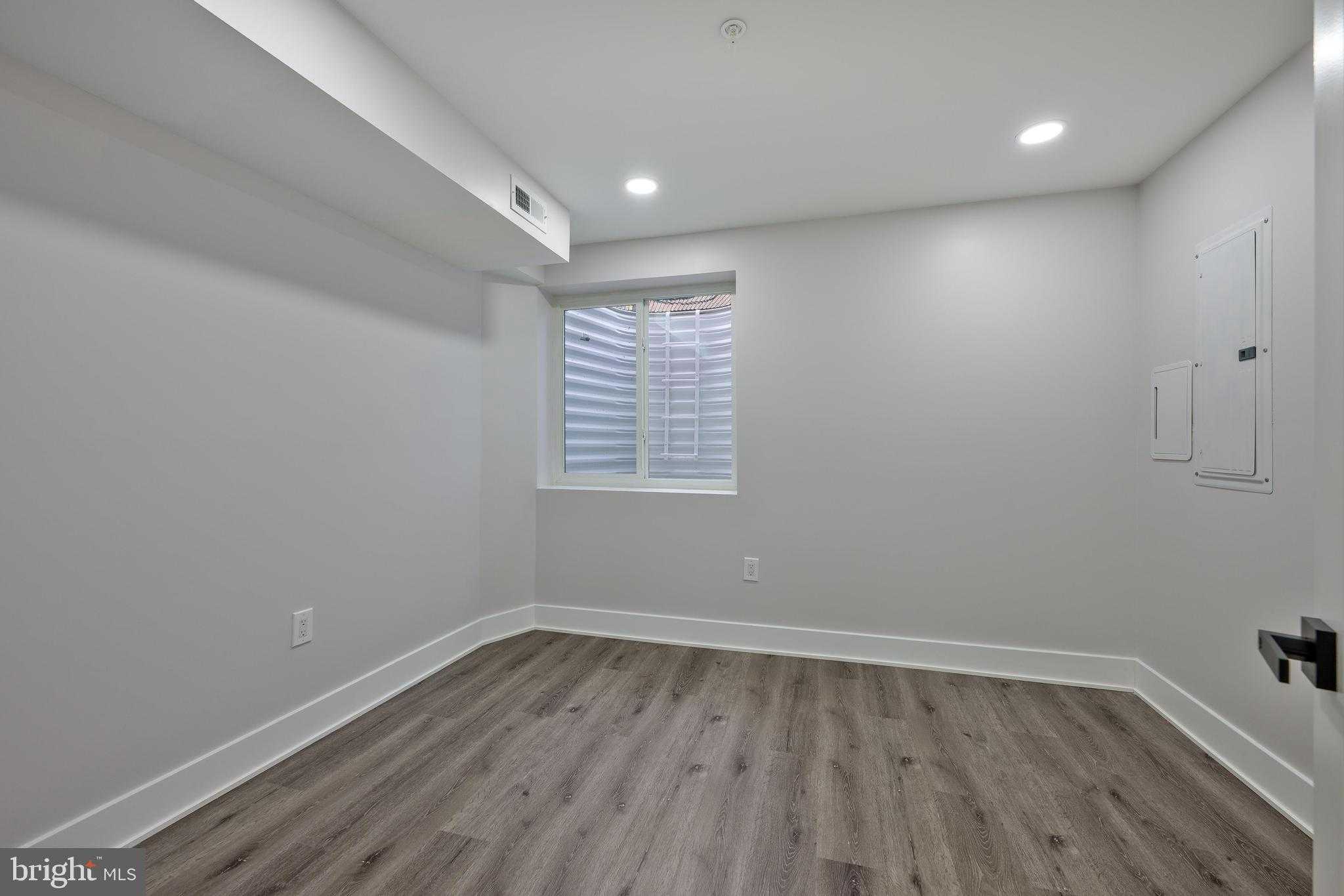 1923 Page St photo 34