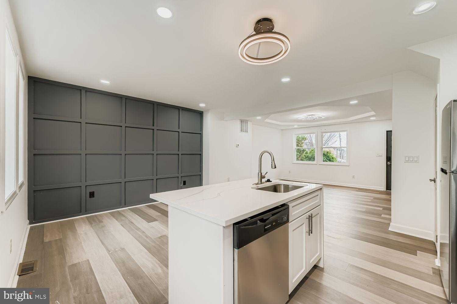 1311 N Kenwood Ave photo 7