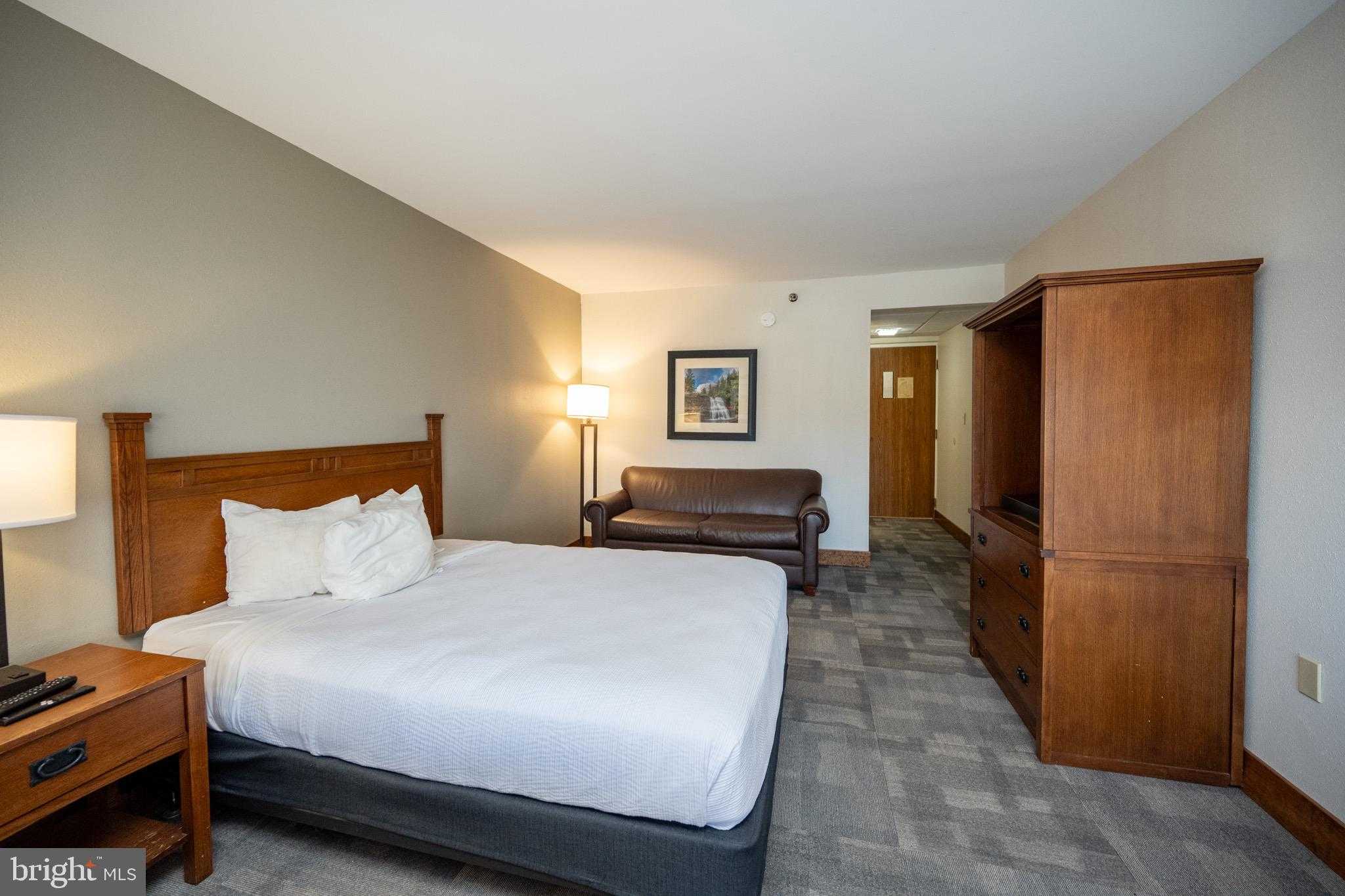 290 Marsh Hill Rd # 319c photo 3