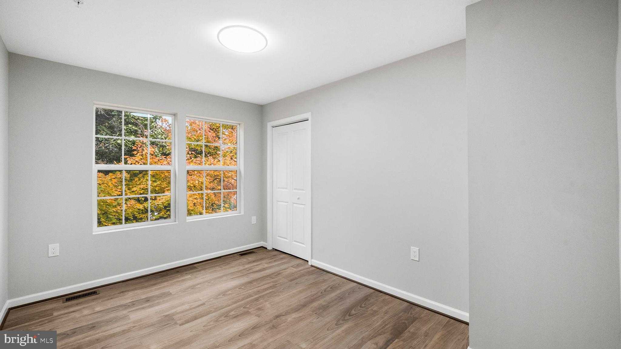 921 Balboa Ave photo 23