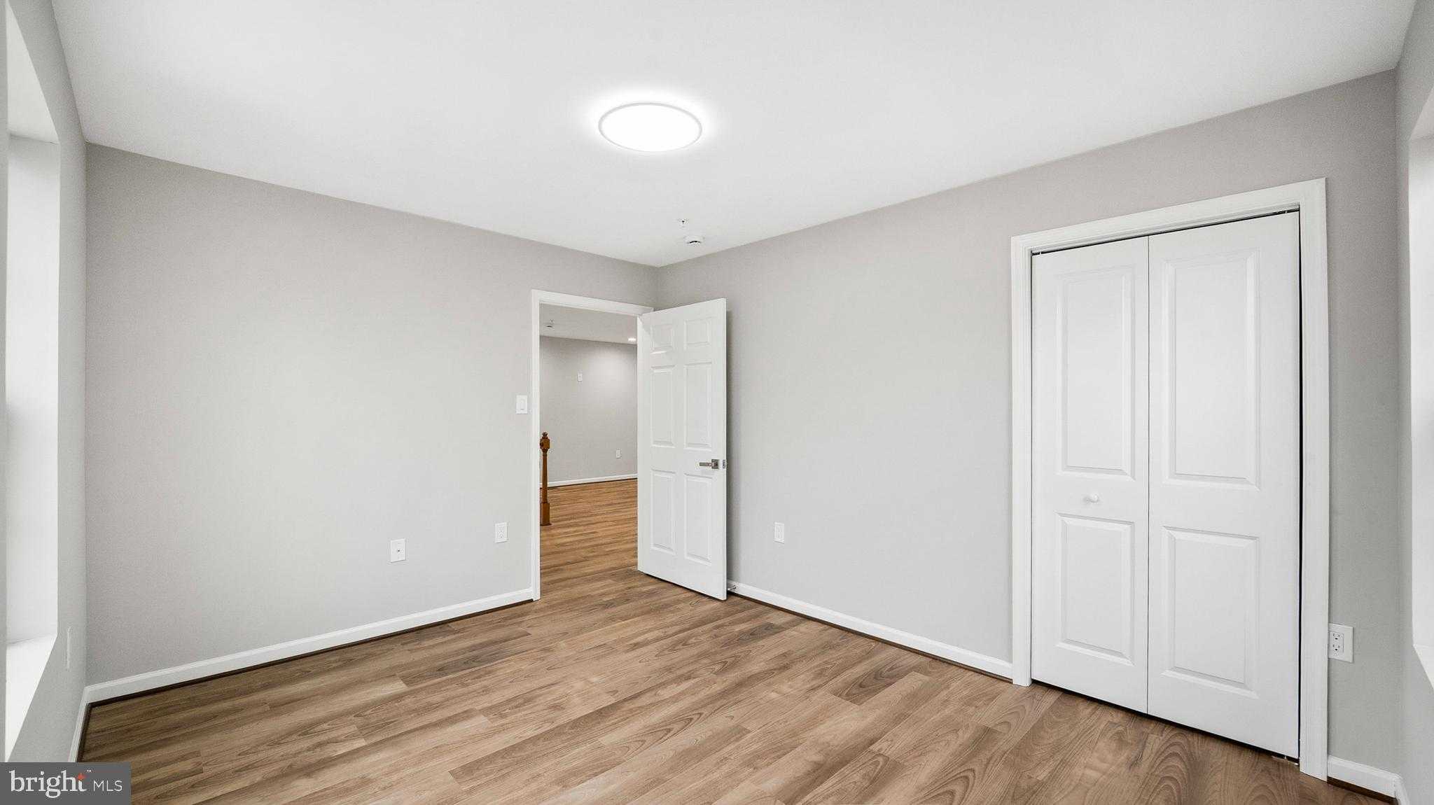 921 Balboa Ave photo 26