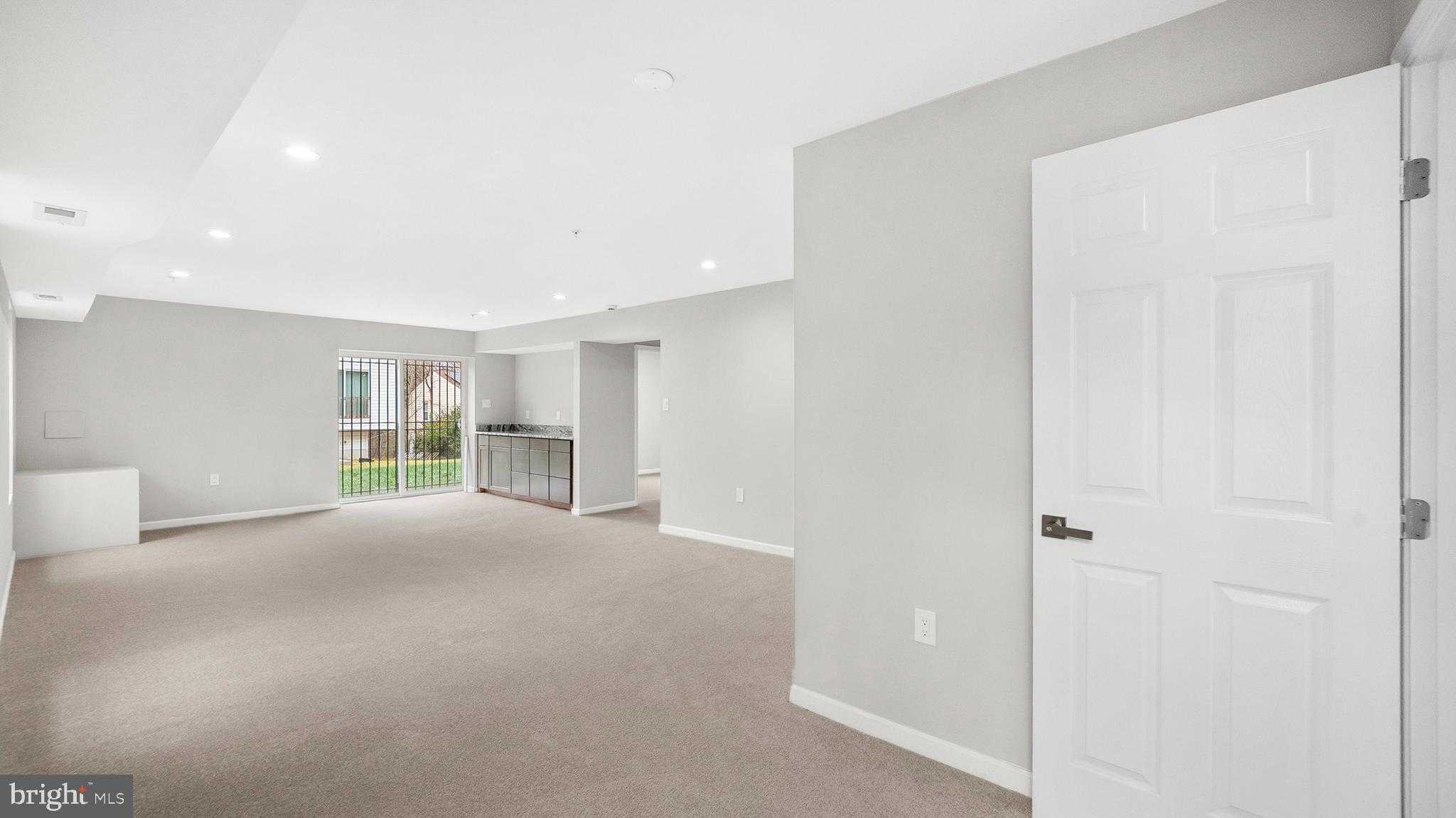 921 Balboa Ave photo 28