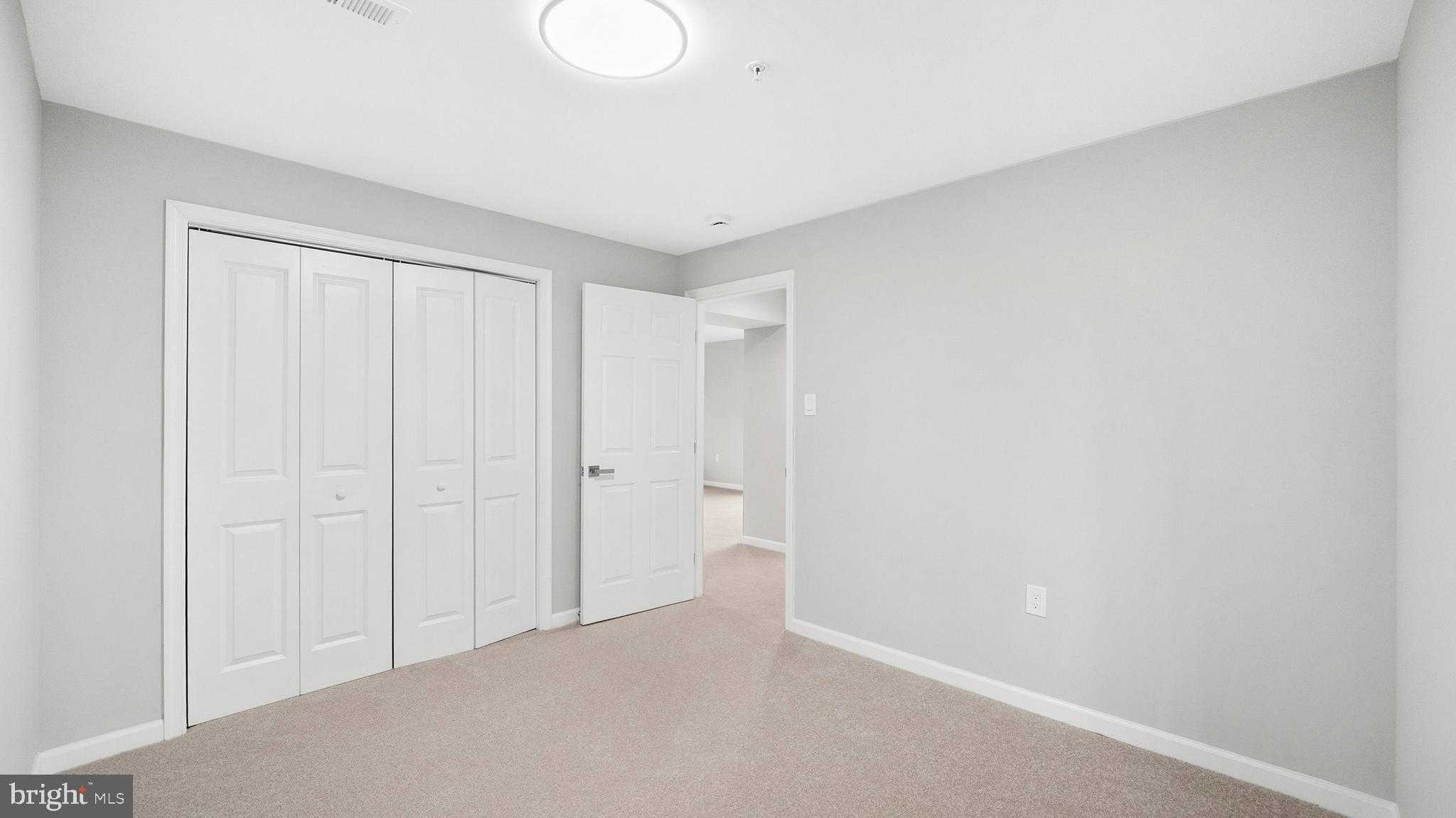 921 Balboa Ave photo 32