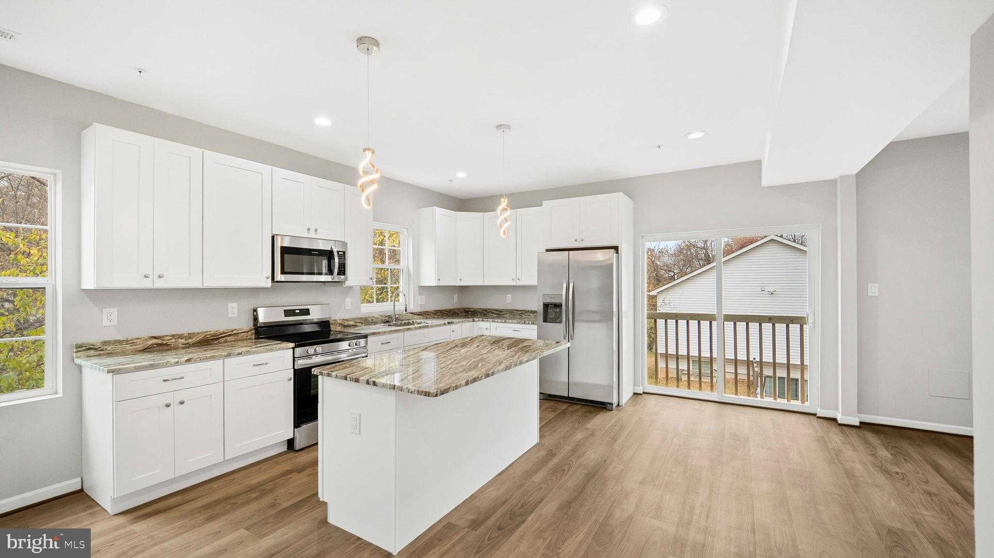 921 Balboa Ave photo 8