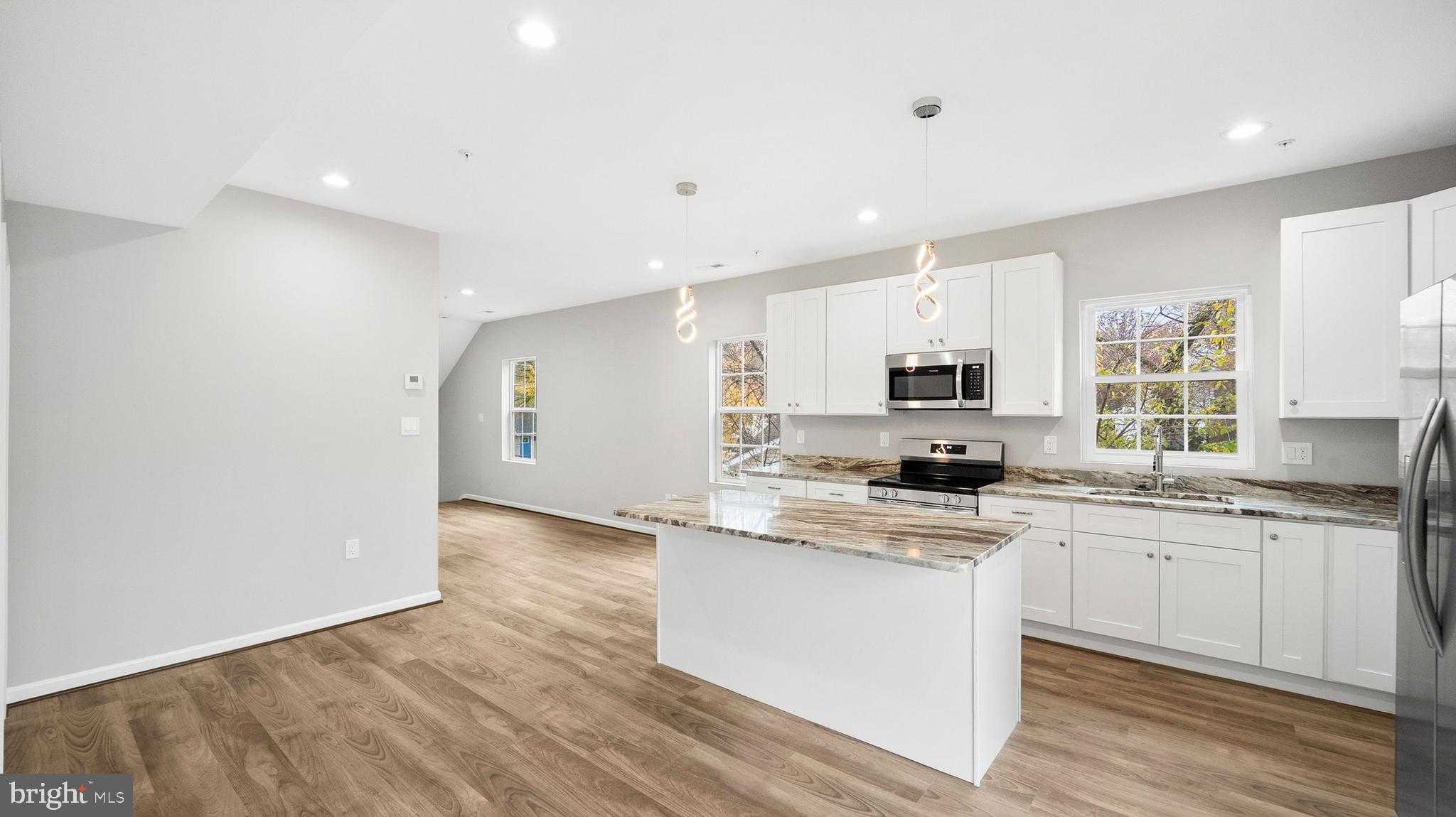 921 Balboa Ave photo 9