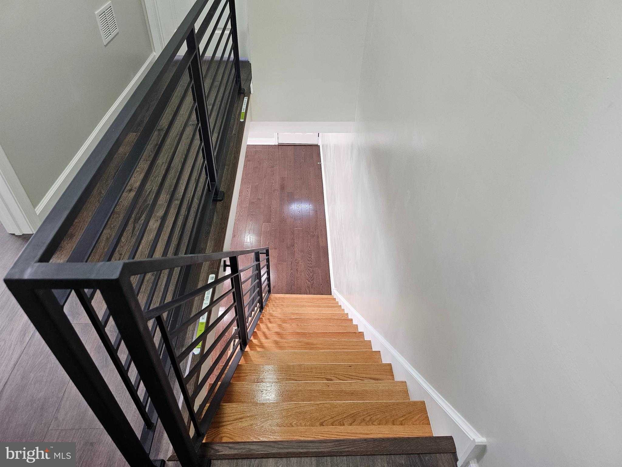 1555 S Hollywood St photo 10