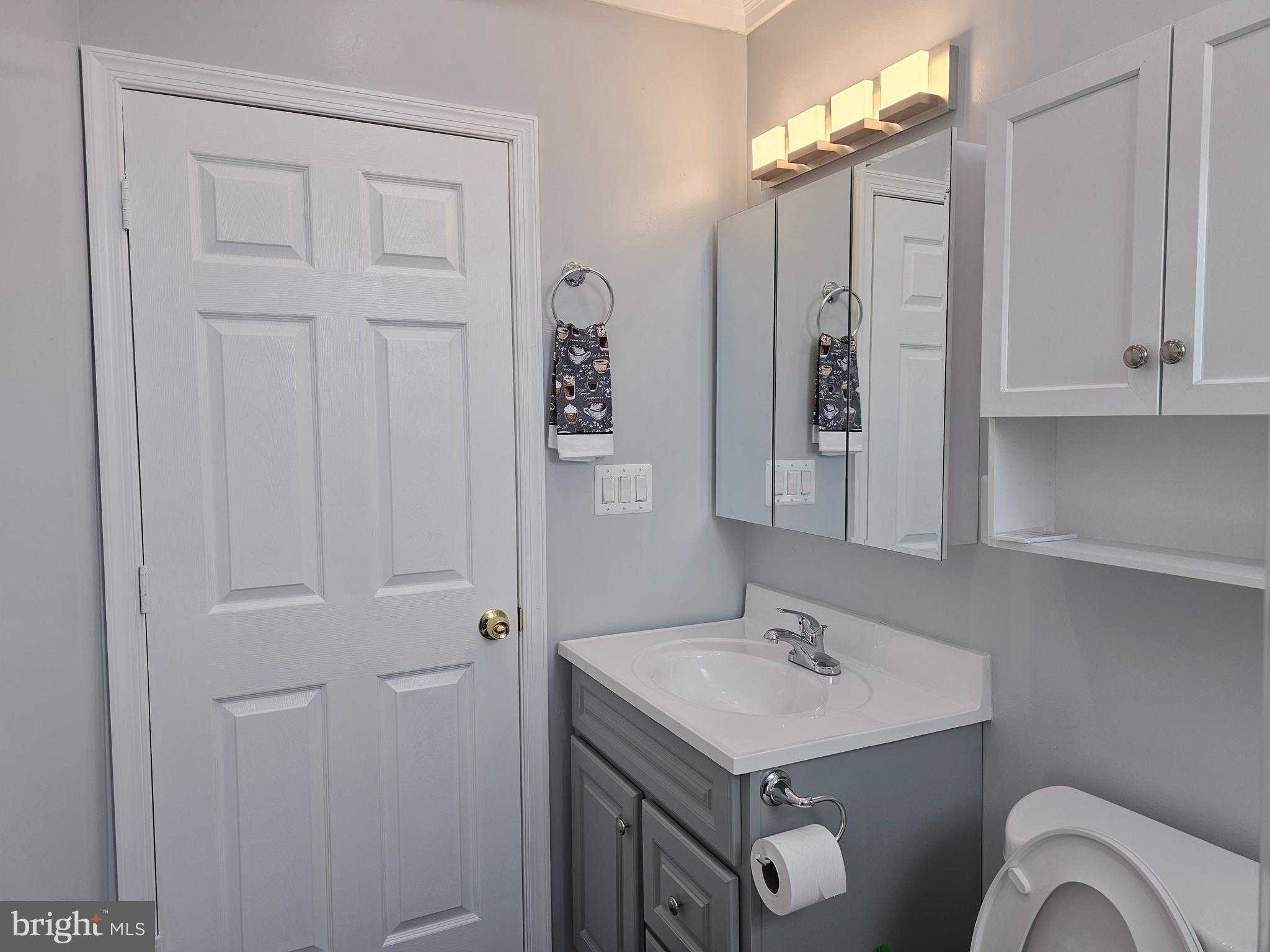 1555 S Hollywood St photo 14