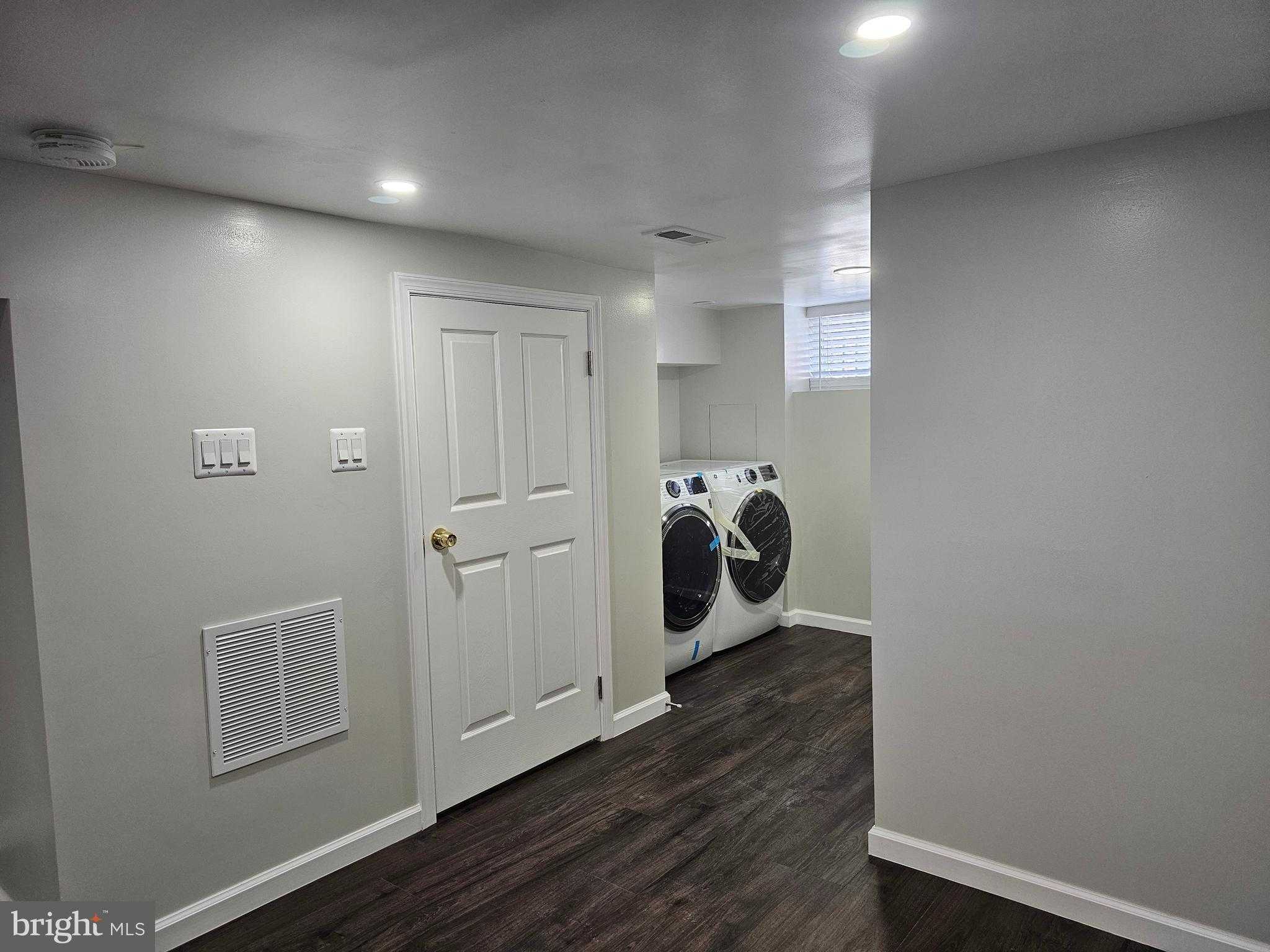 1555 S Hollywood St photo 28