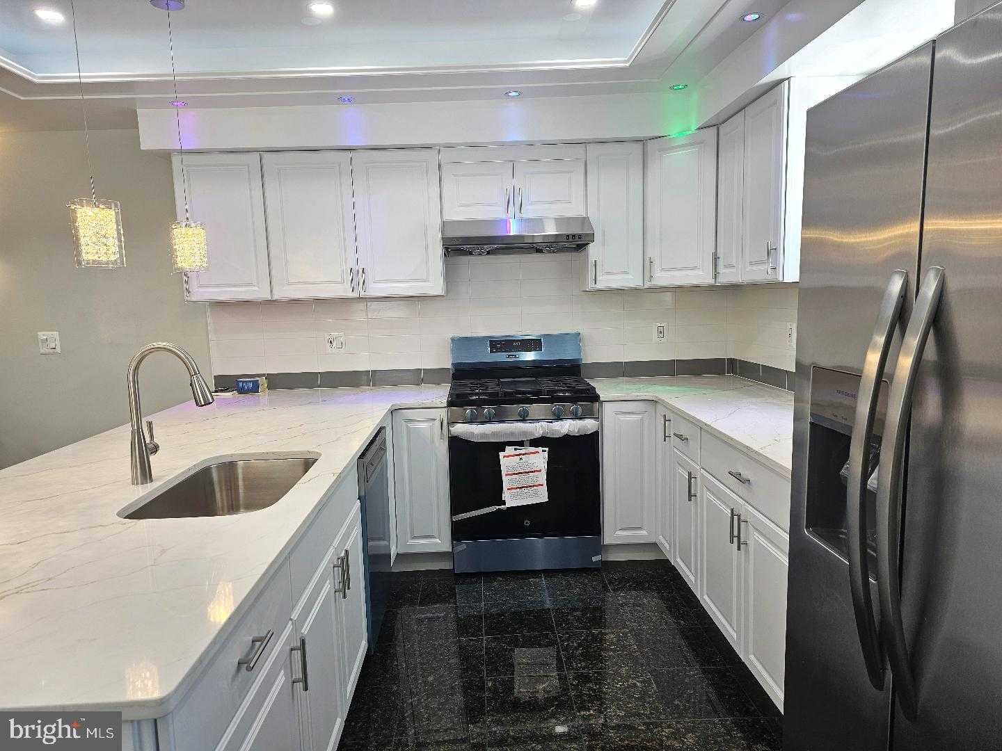 1555 S Hollywood St photo 6