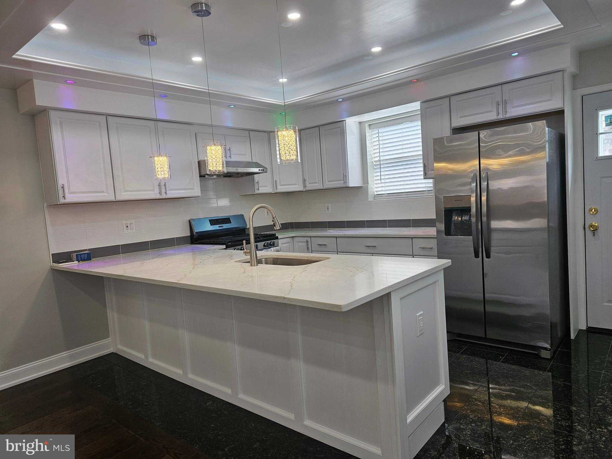 1555 S Hollywood St photo 7