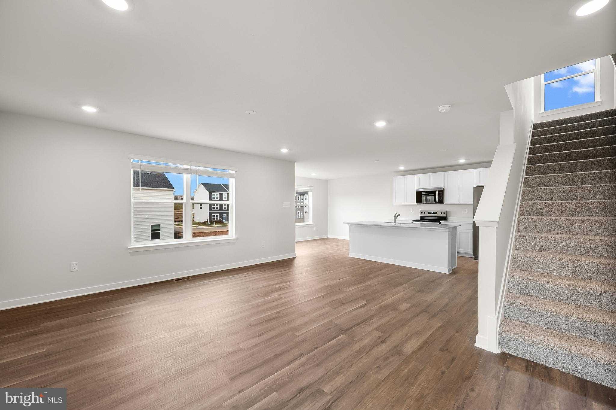 360 Eclipse St photo 7