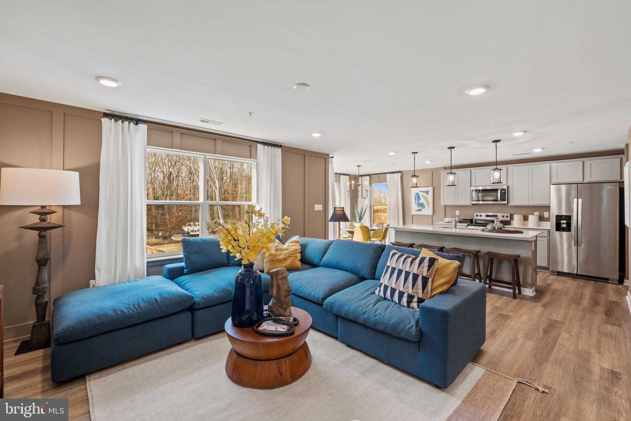 372 Eclipse St photo 3